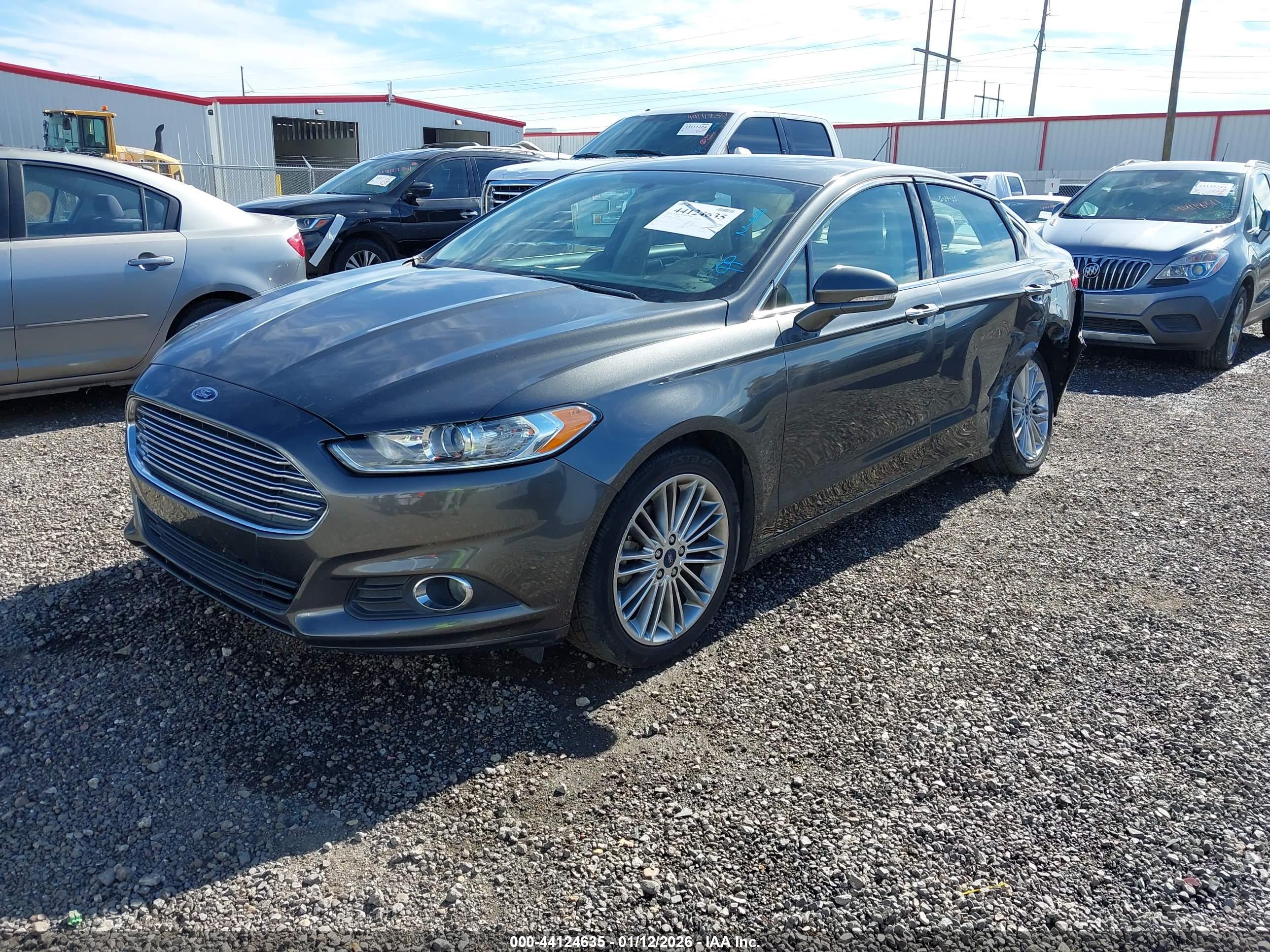 FORD FUSION image 2