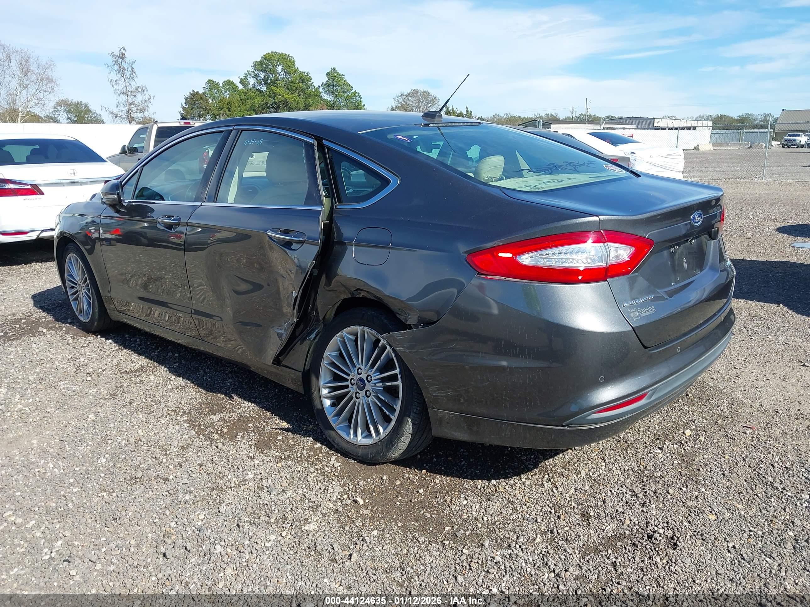 FORD FUSION image 3