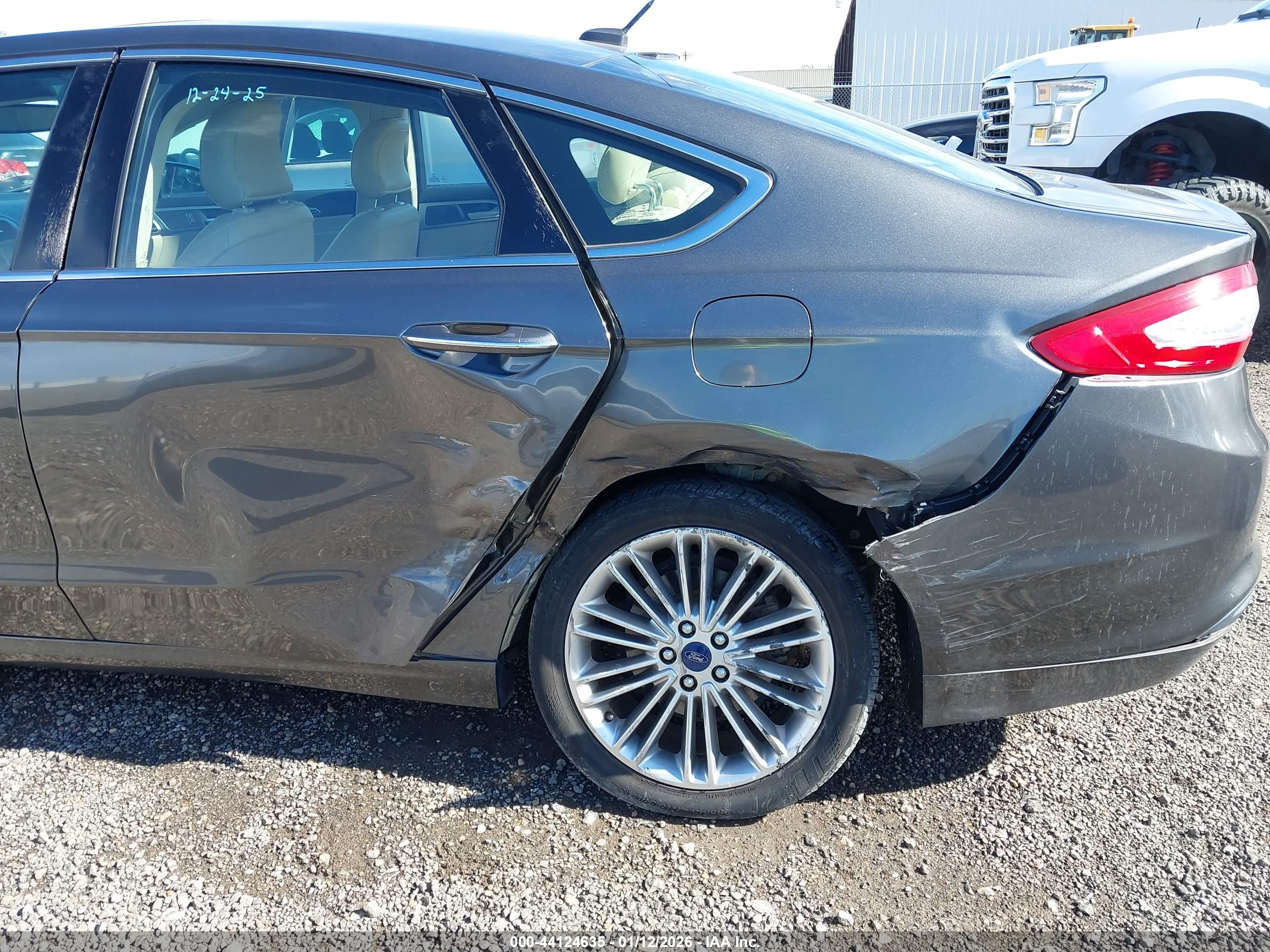 FORD FUSION image 6