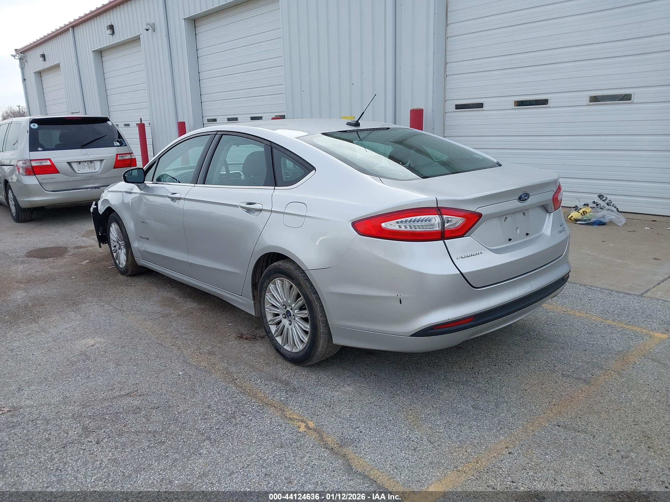 FORD FUSION image 3