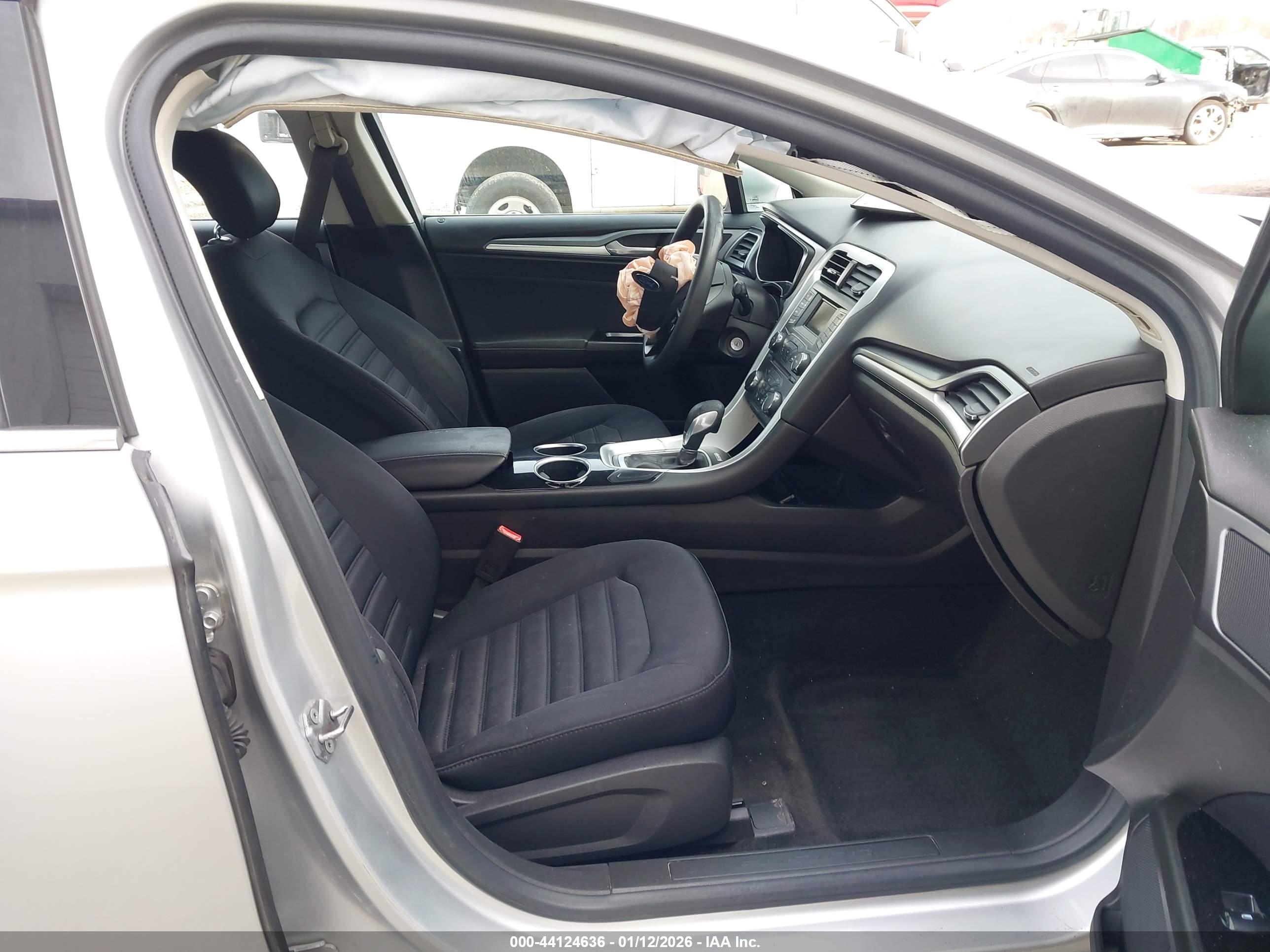 FORD FUSION image 5