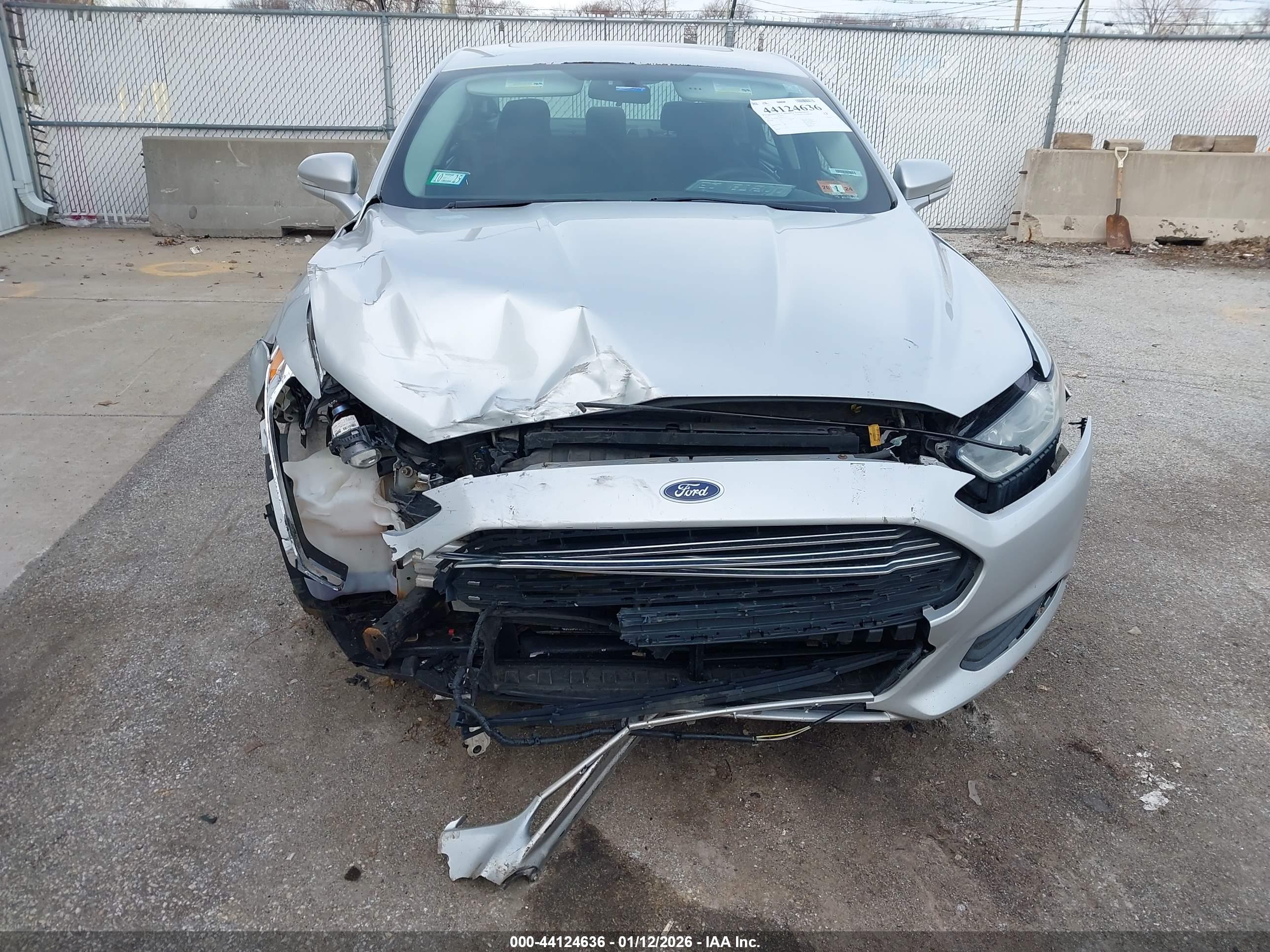 FORD FUSION image 6