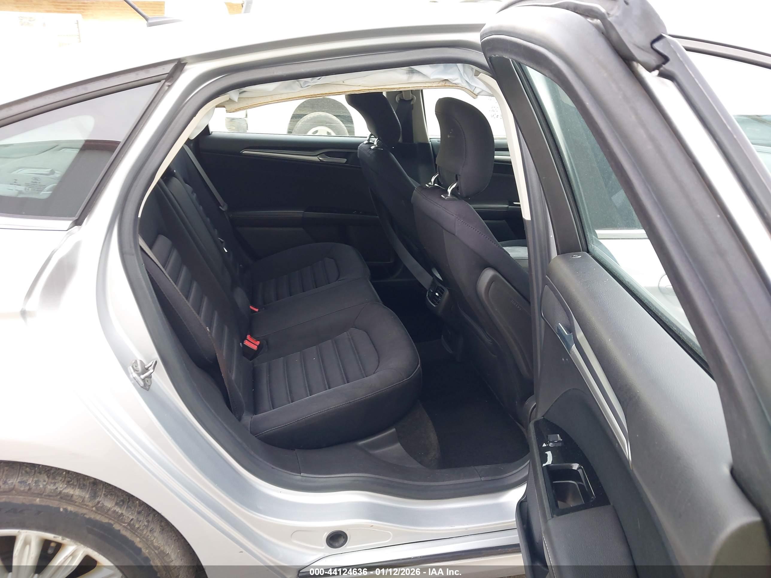 FORD FUSION image 8