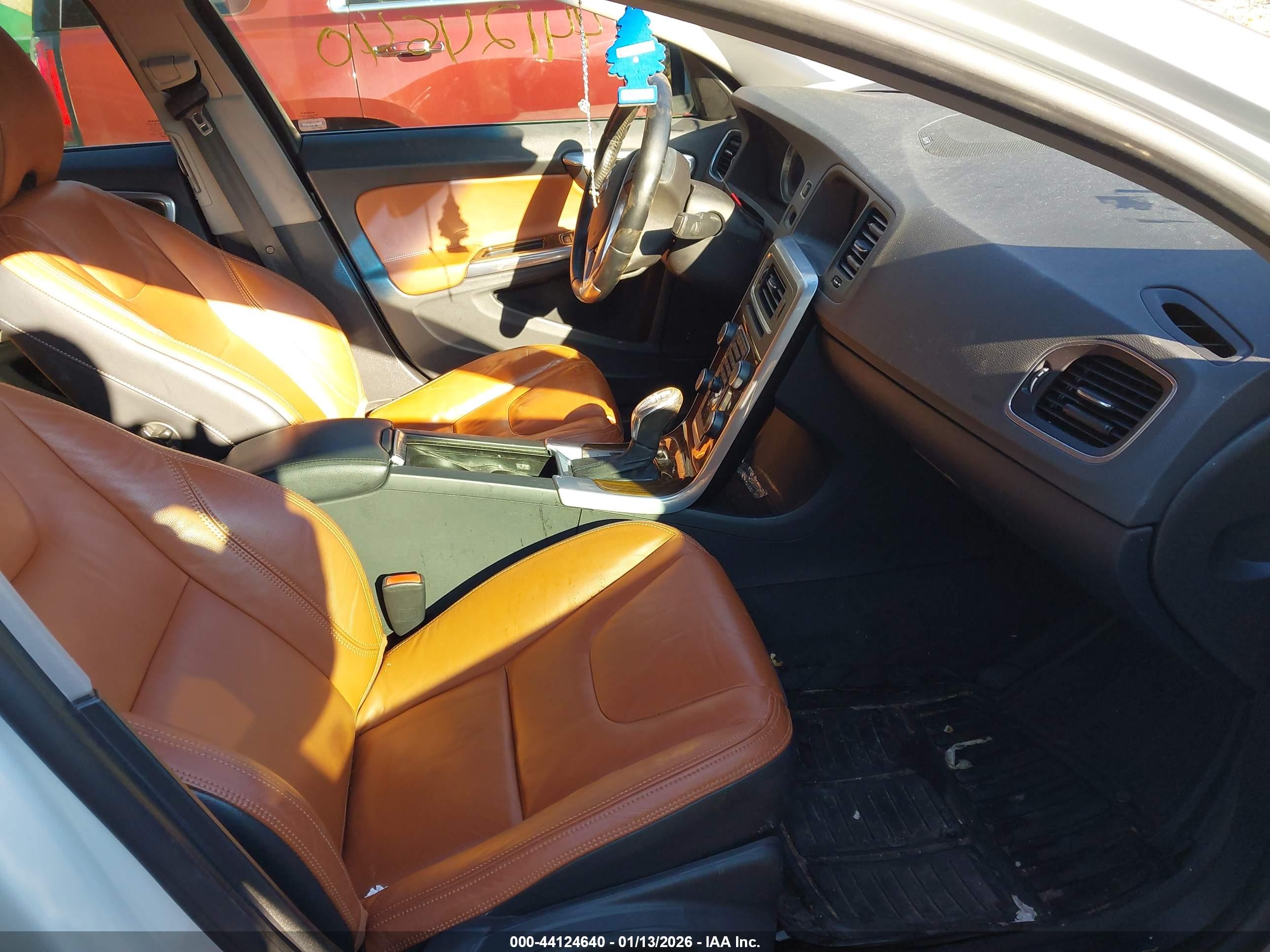 VOLVO S60 image 5