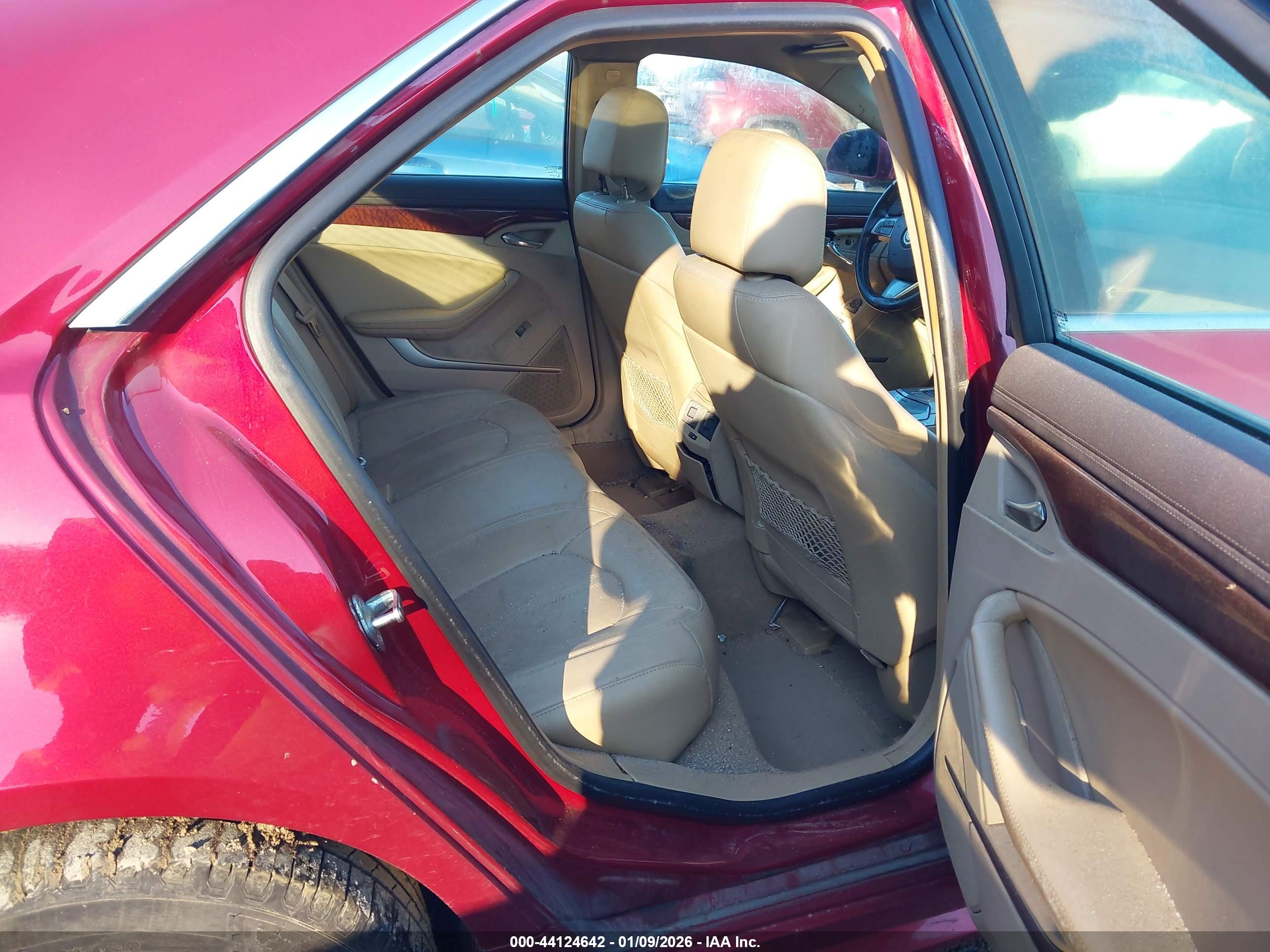CADILLAC CTS image 8