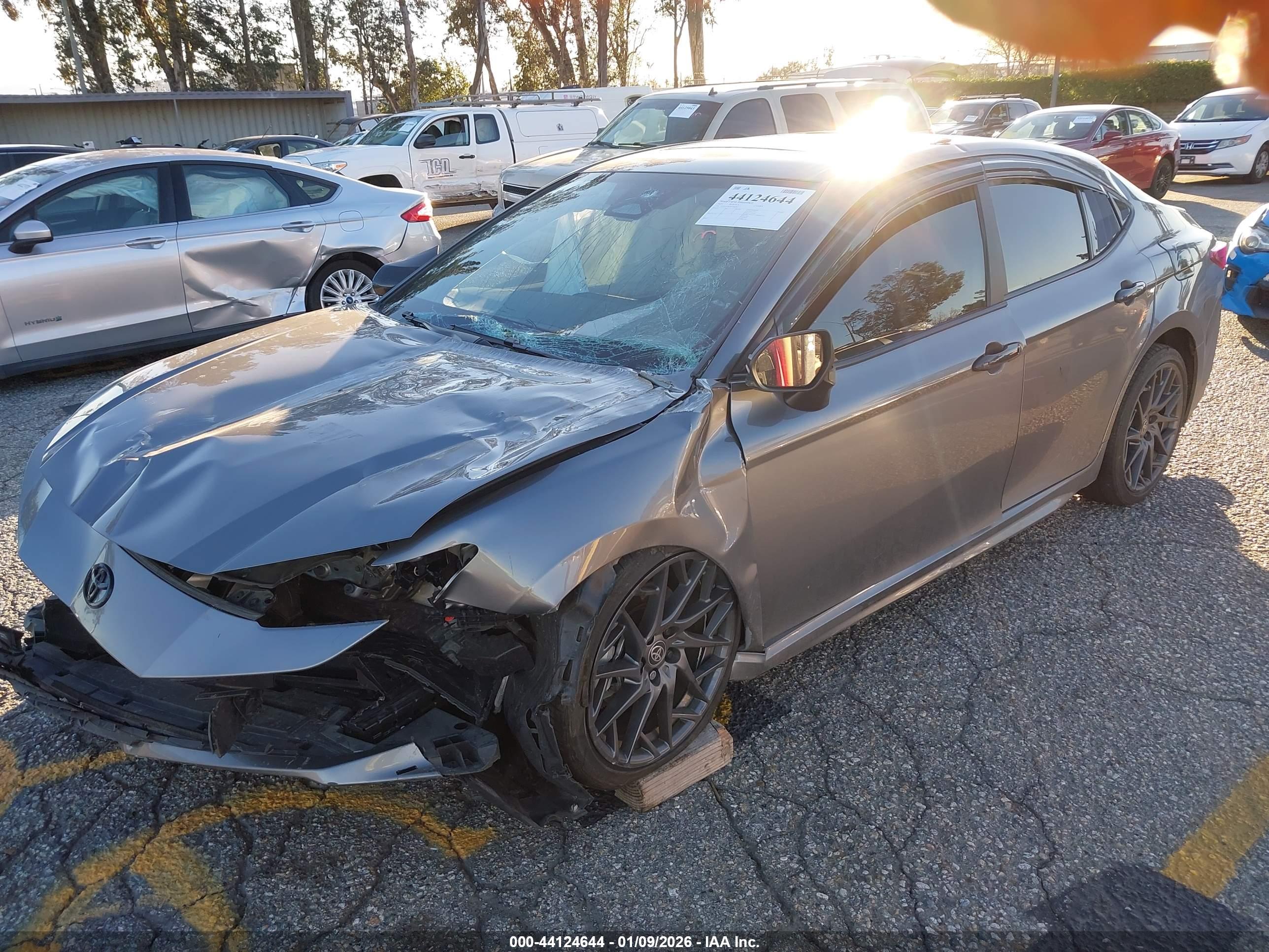 TOYOTA CAMRY image 2