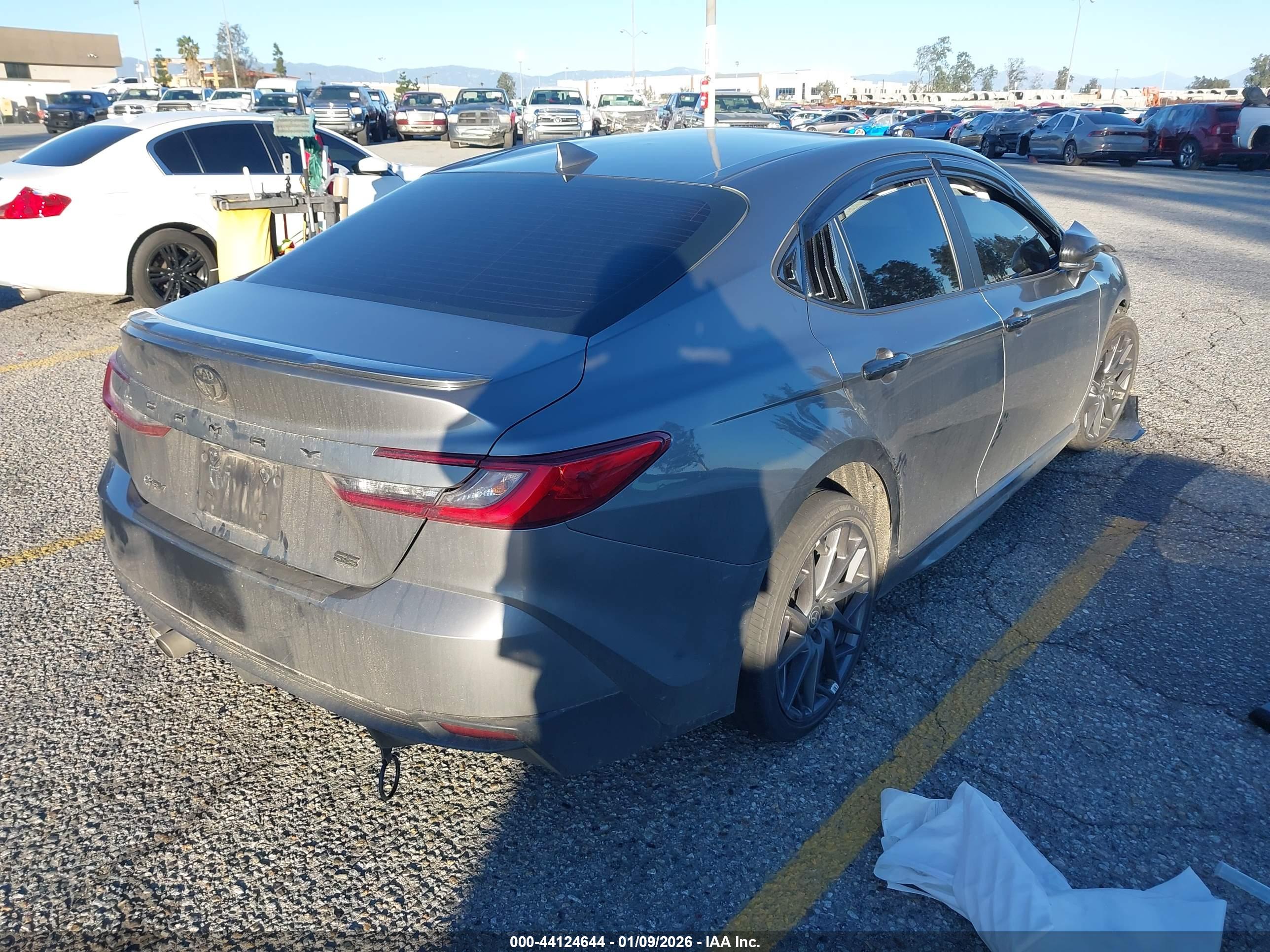 TOYOTA CAMRY image 4
