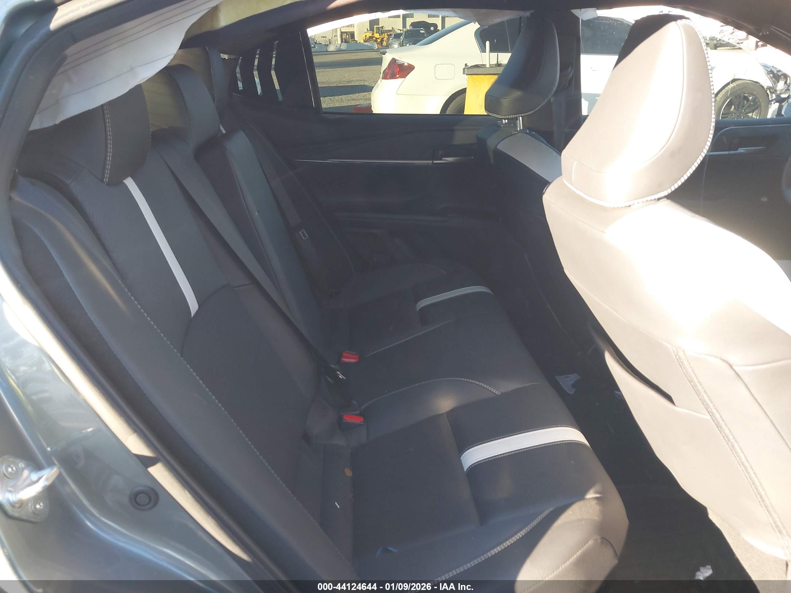 TOYOTA CAMRY image 8