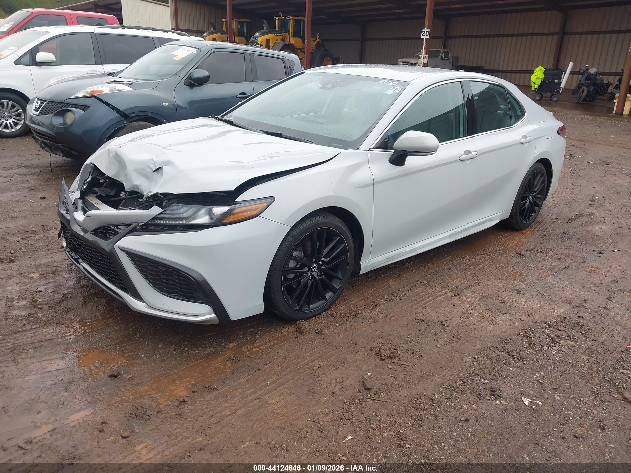 TOYOTA CAMRY image 2
