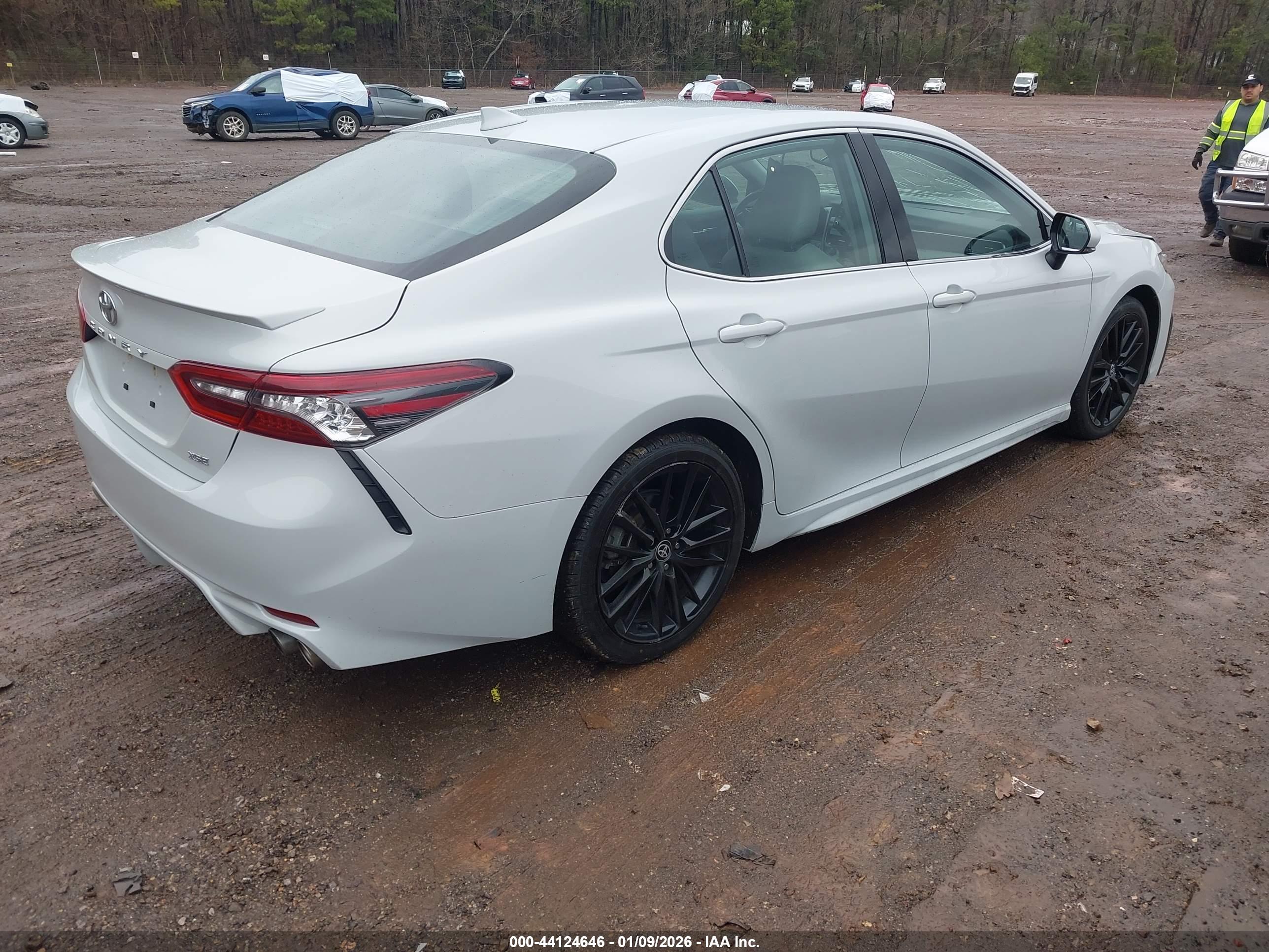 TOYOTA CAMRY image 4