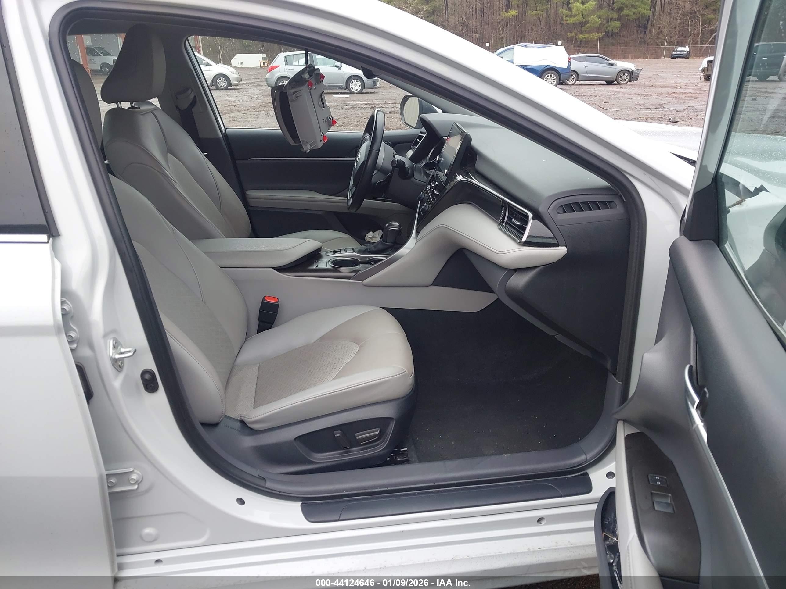 TOYOTA CAMRY image 5