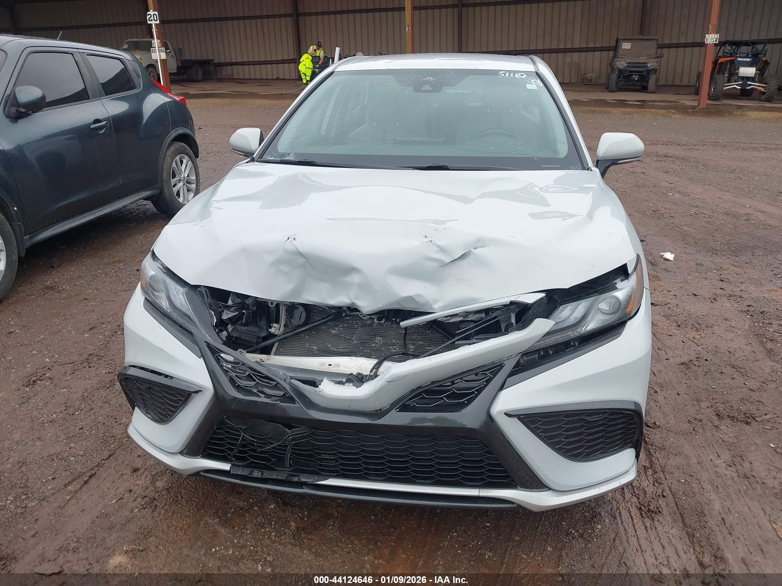 TOYOTA CAMRY image 6