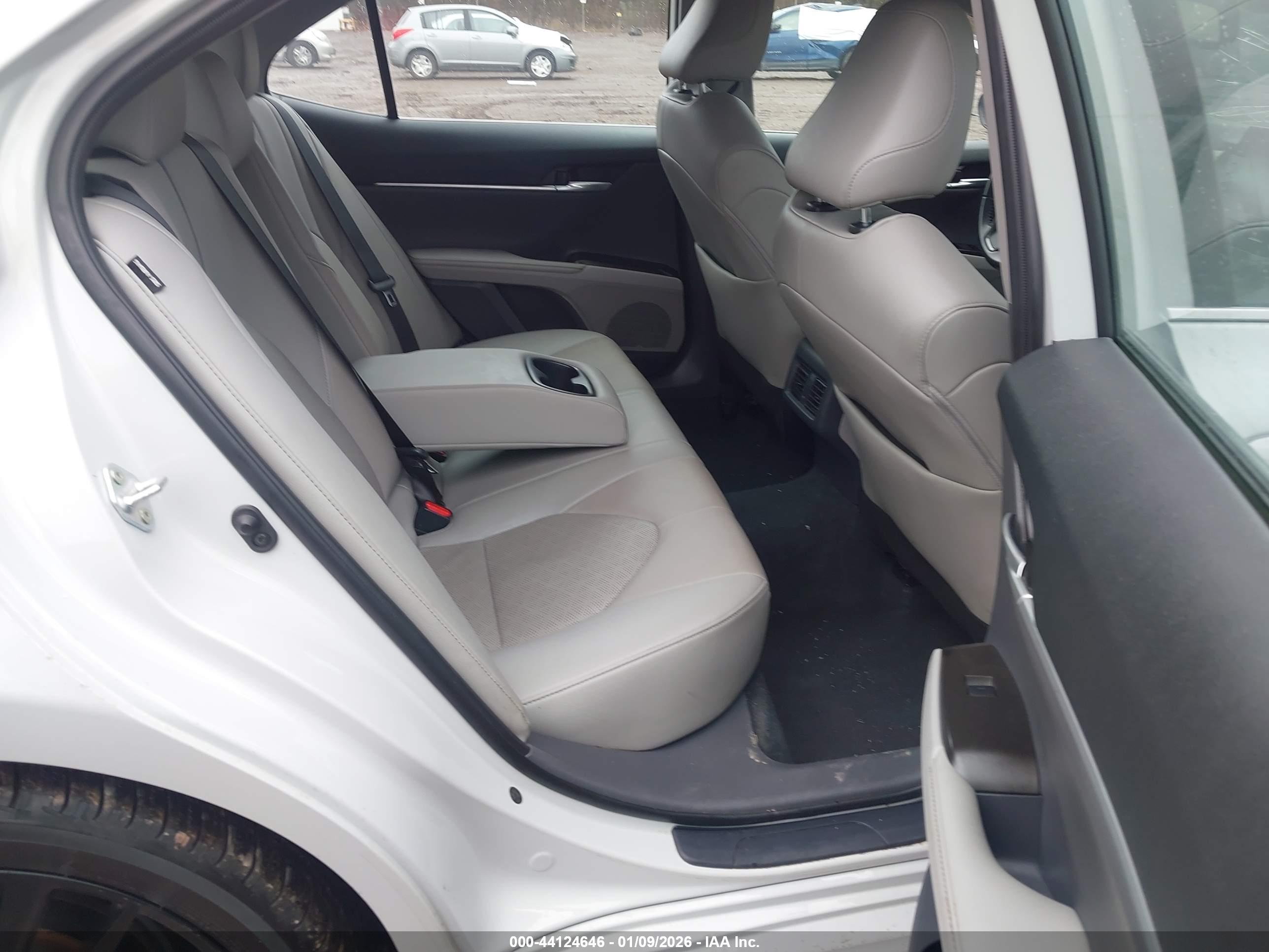 TOYOTA CAMRY image 8