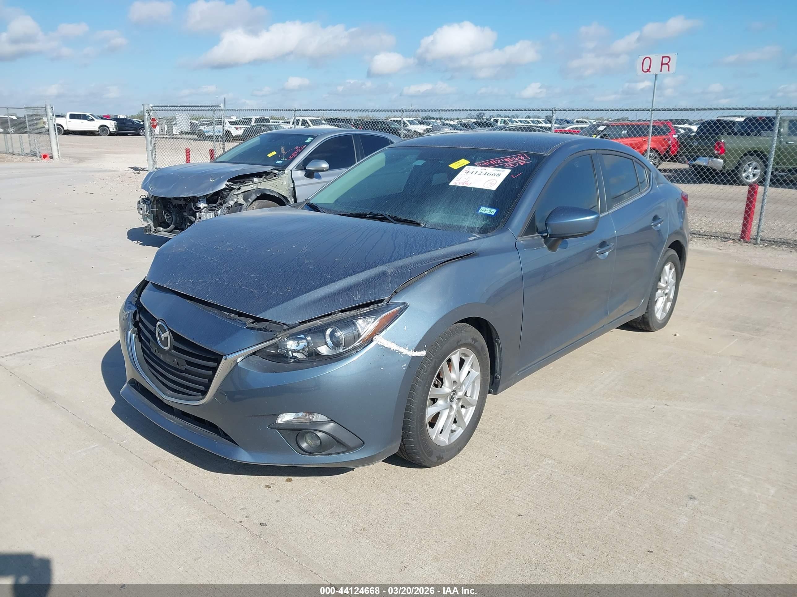 MAZDA MAZDA3 image 2