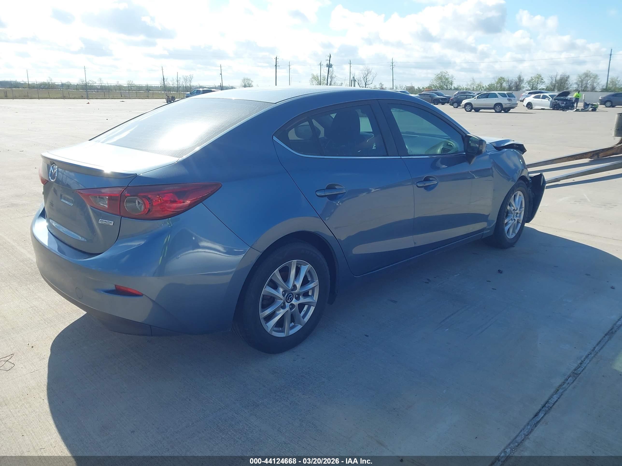 MAZDA MAZDA3 image 4