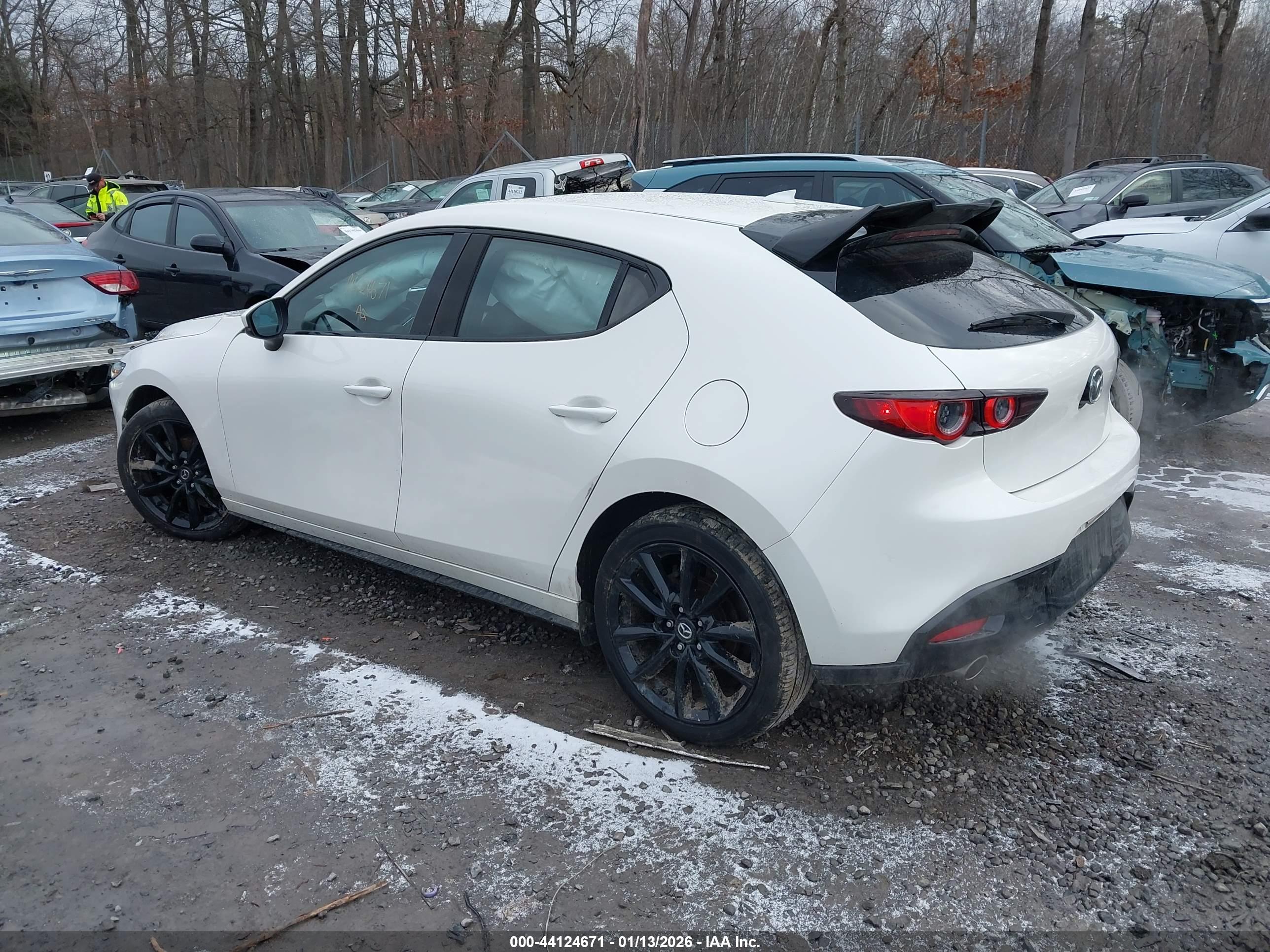 MAZDA MAZDA3 image 3