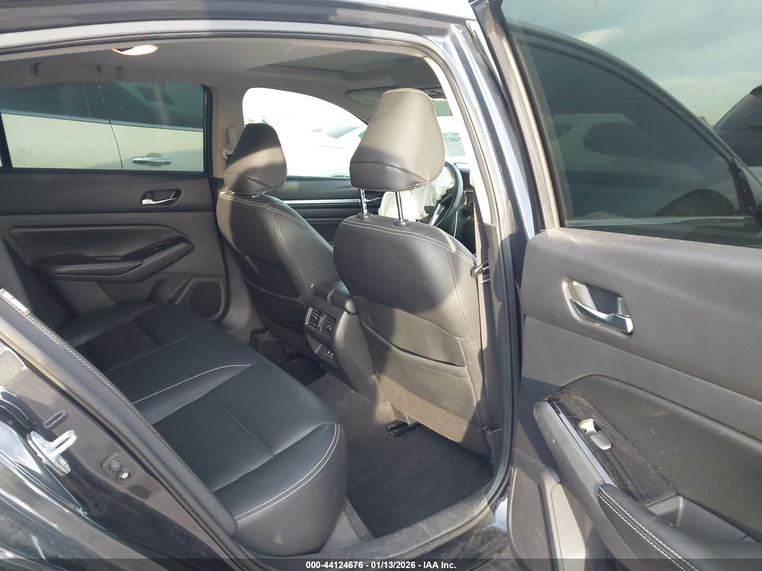 NISSAN ALTIMA image 8