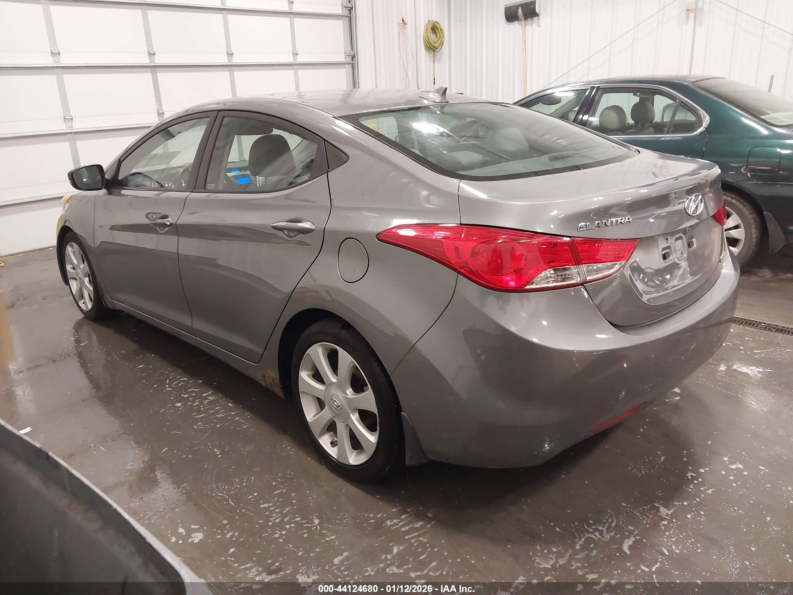 HYUNDAI ELANTRA image 3