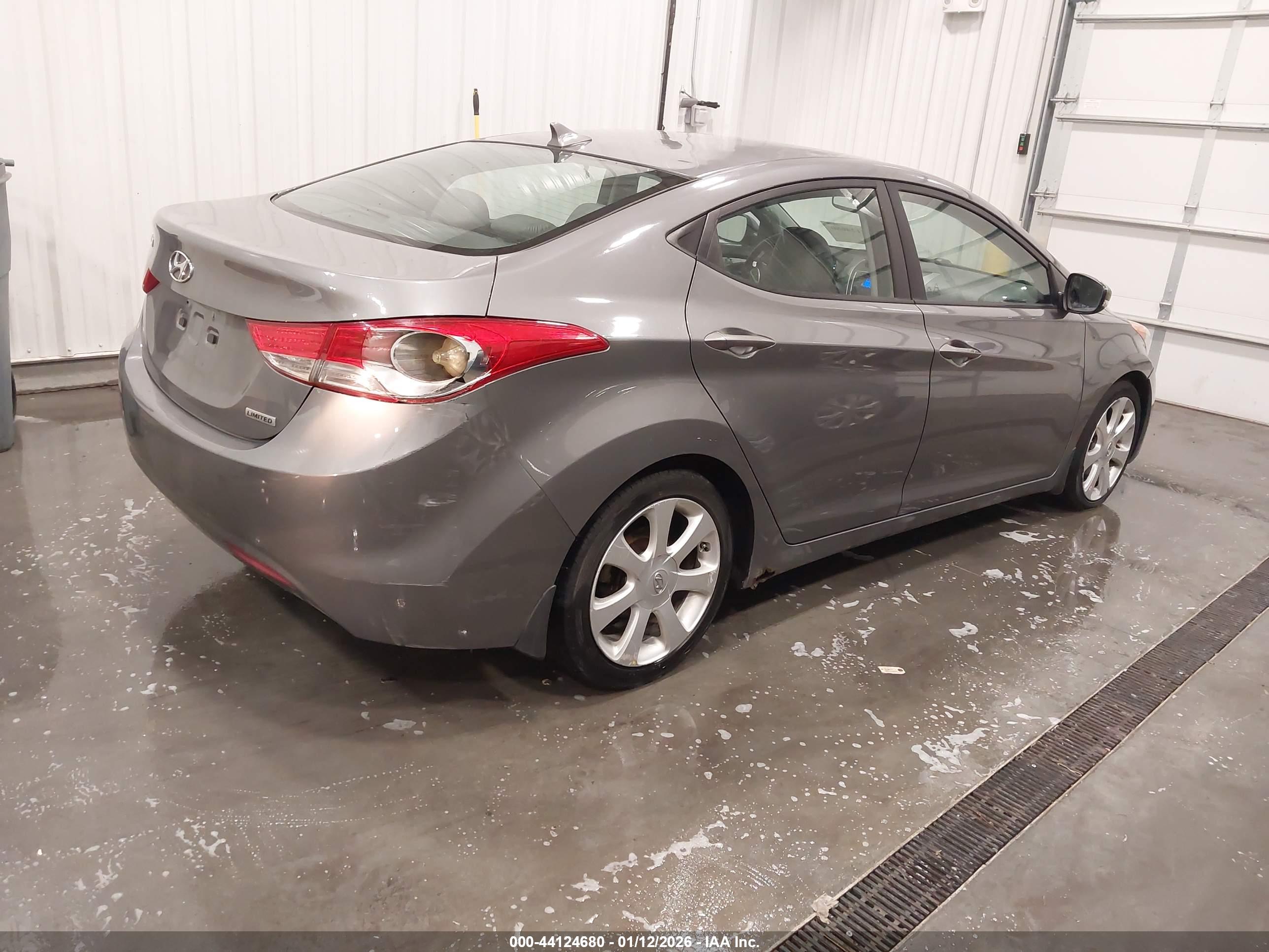 HYUNDAI ELANTRA image 4