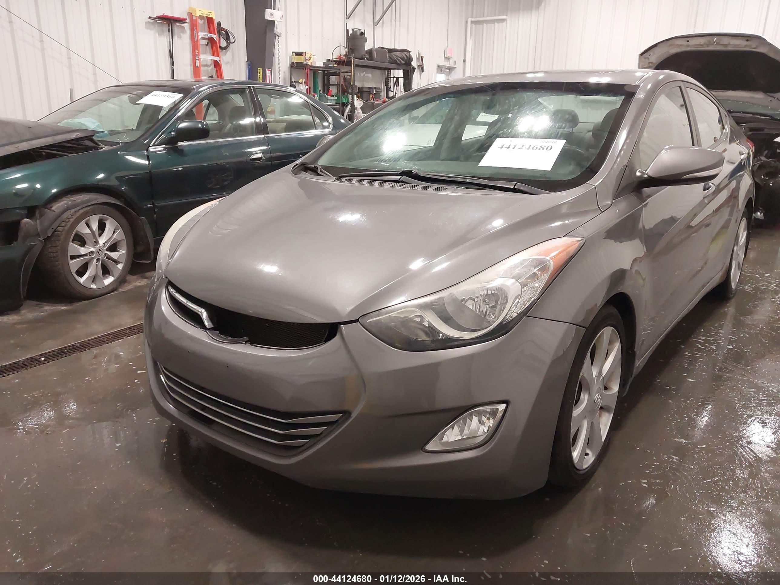 HYUNDAI ELANTRA image 6