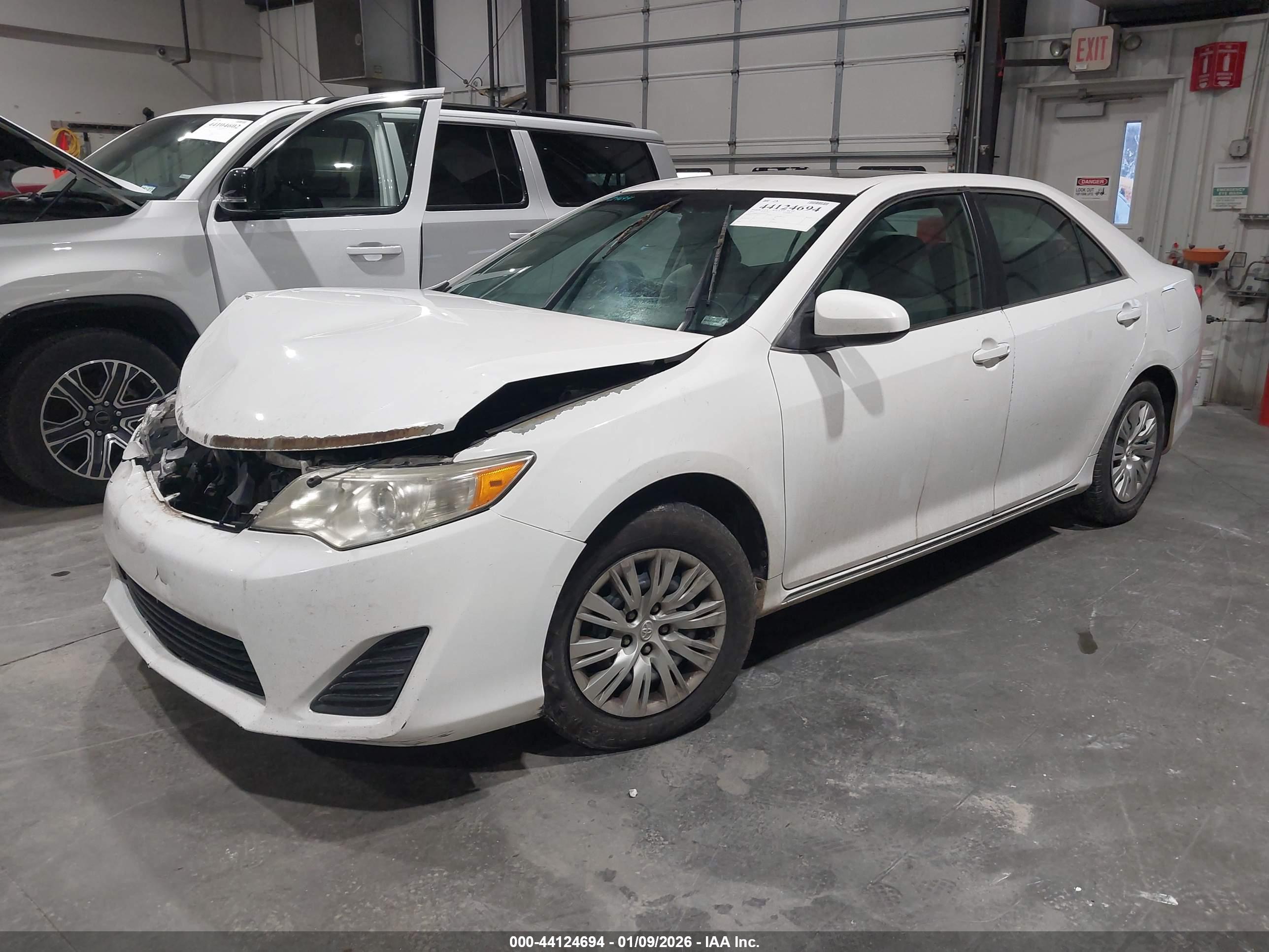 TOYOTA CAMRY image 2