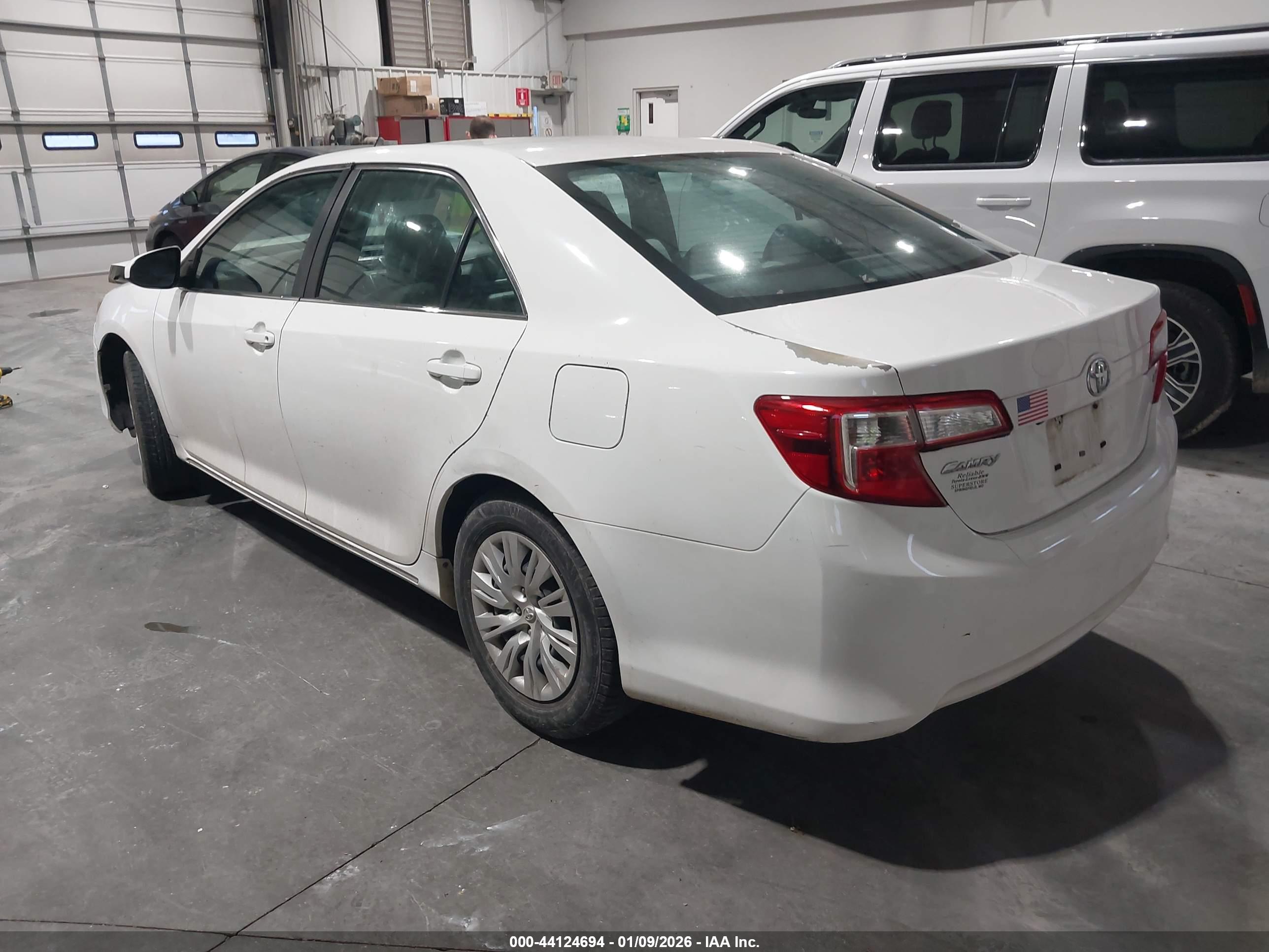 TOYOTA CAMRY image 3