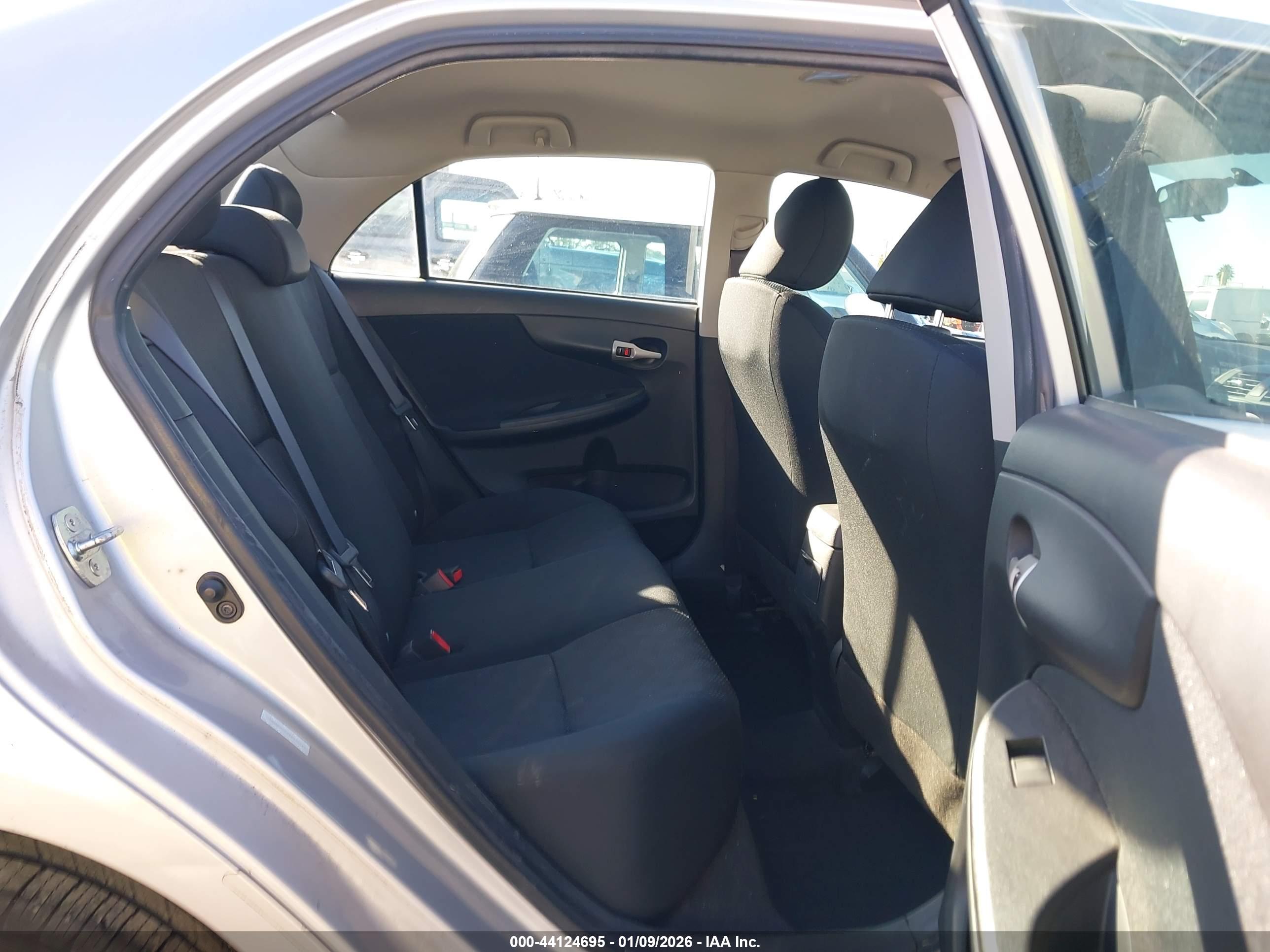 TOYOTA COROLLA image 8