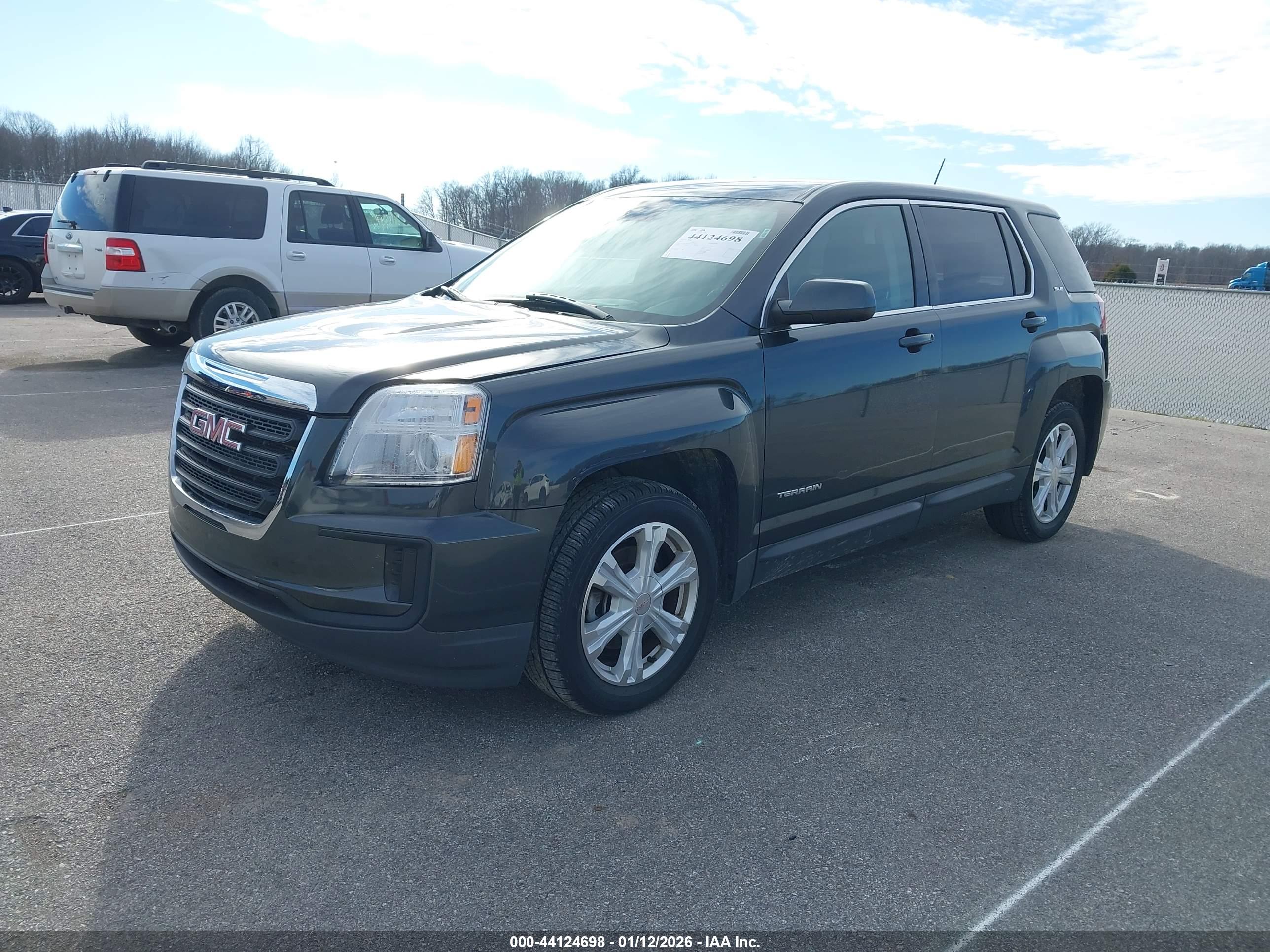 GMC TERRAIN image 2