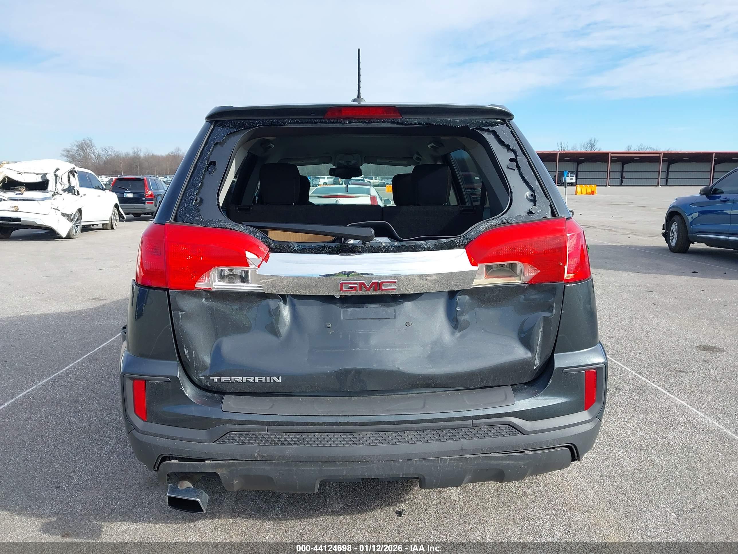 GMC TERRAIN image 6