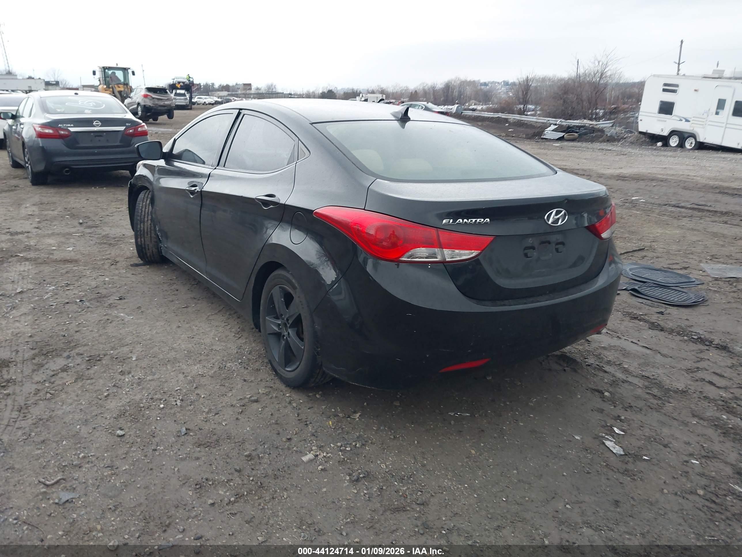 HYUNDAI ELANTRA image 3
