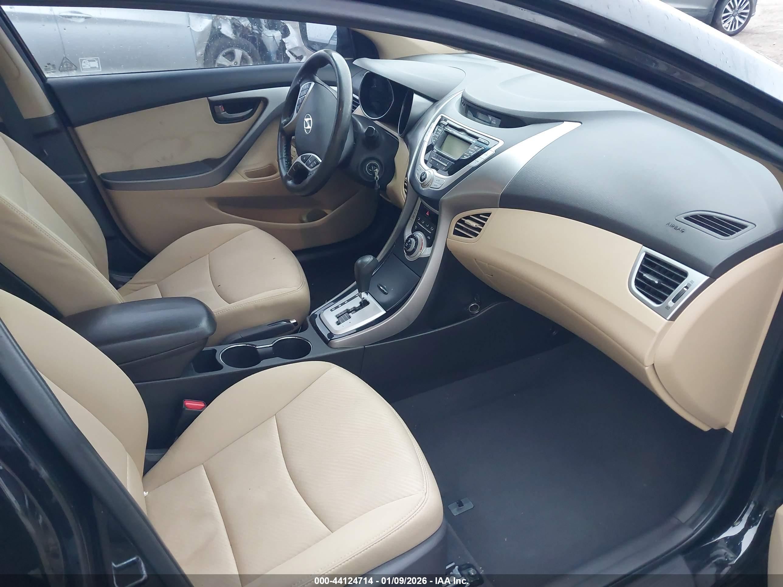 HYUNDAI ELANTRA image 5