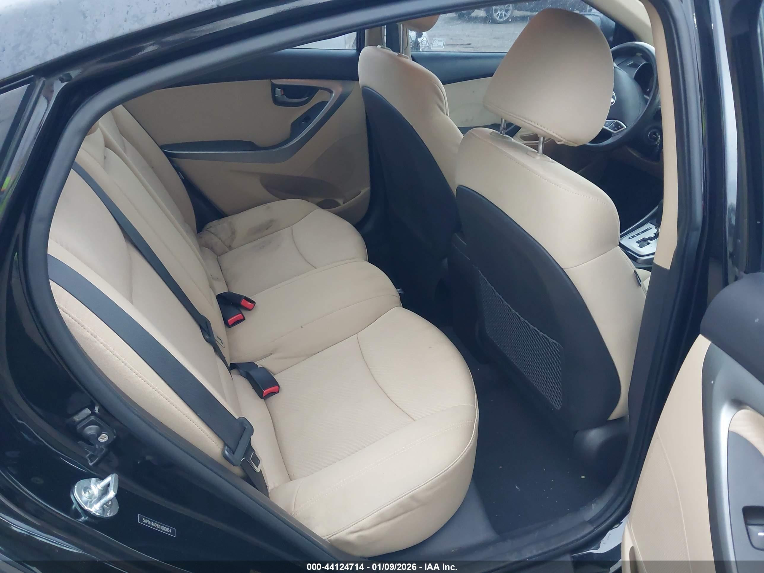 HYUNDAI ELANTRA image 8