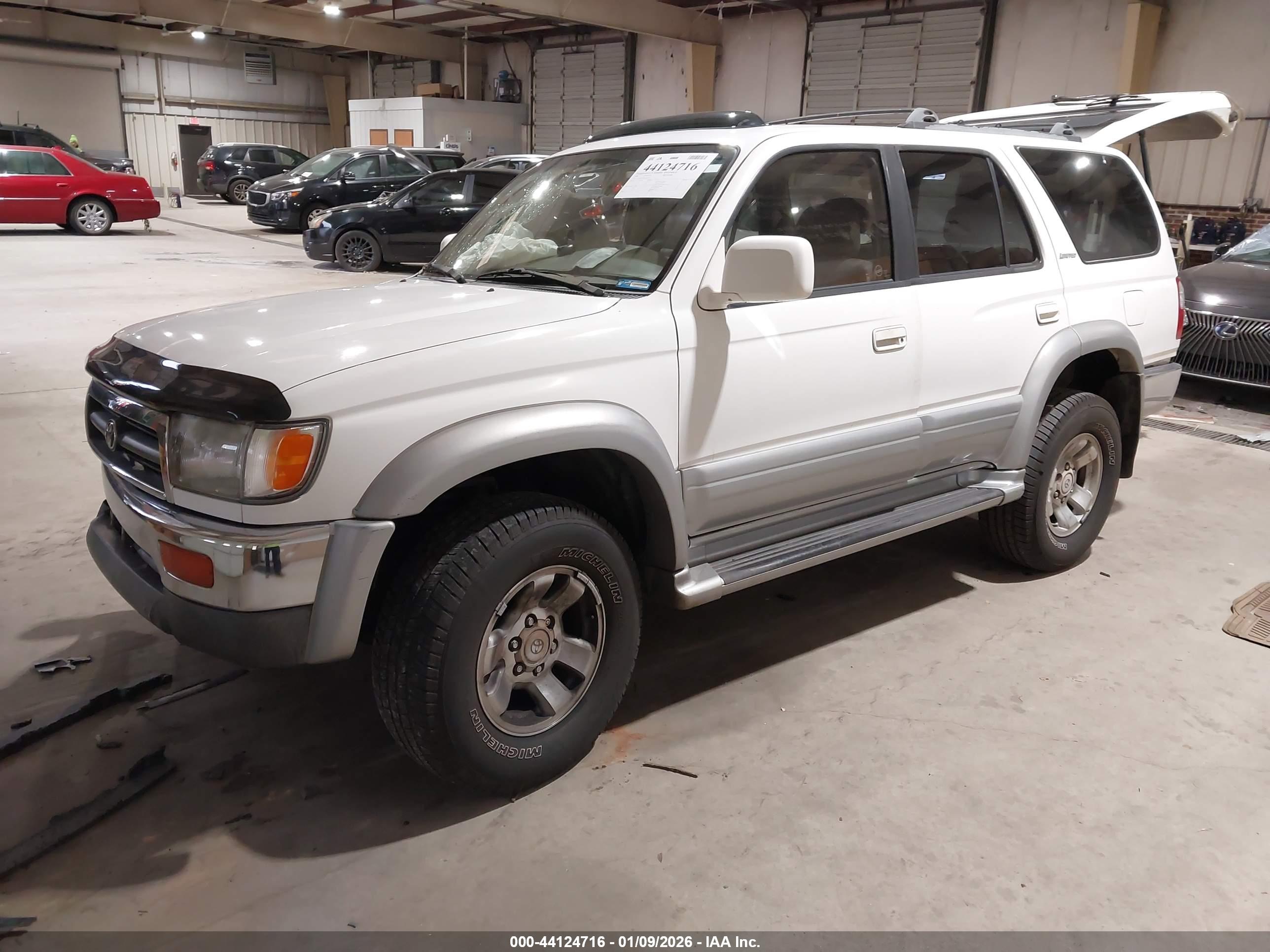 TOYOTA 4RUNNER image 2