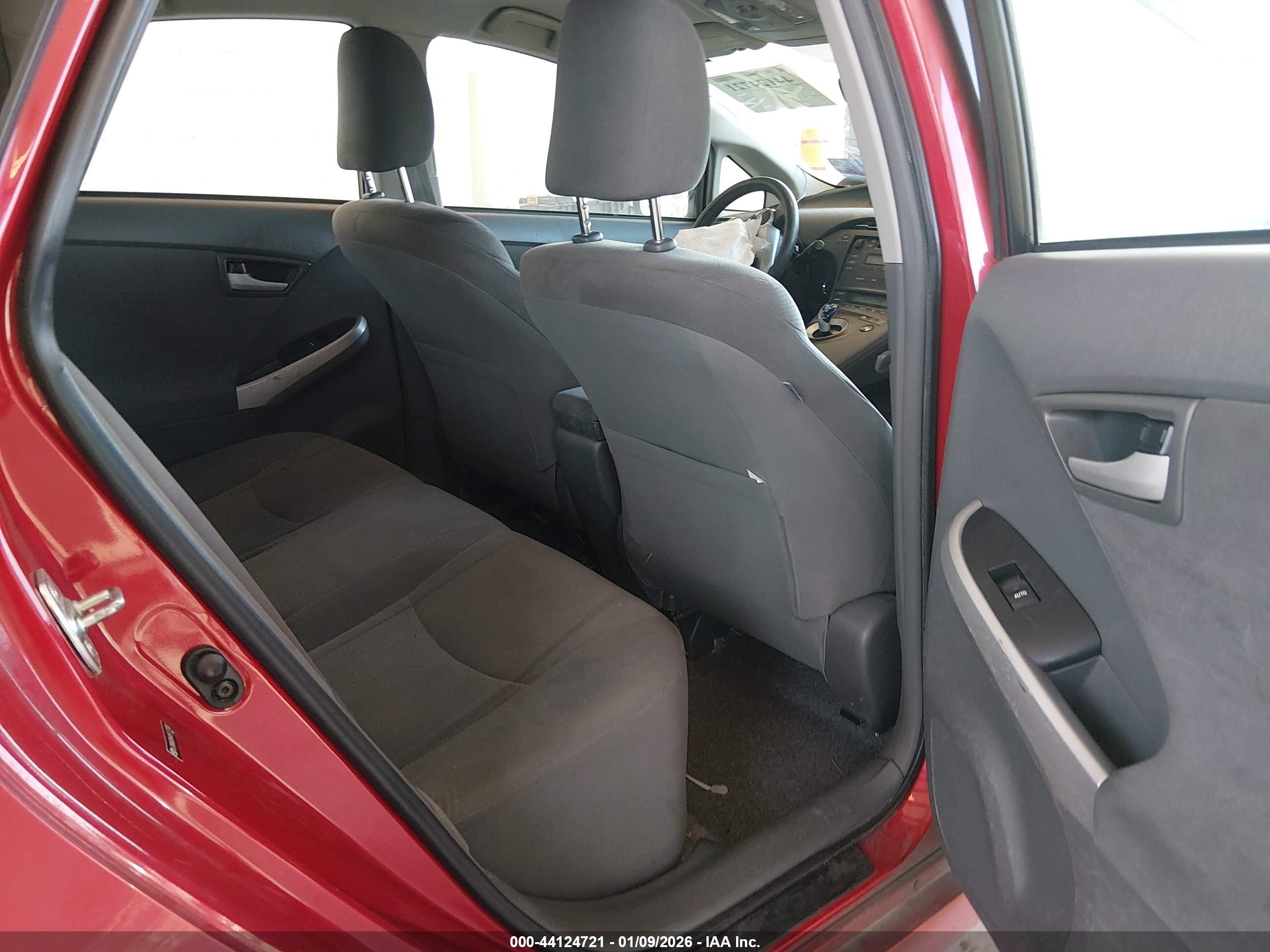 TOYOTA PRIUS image 8