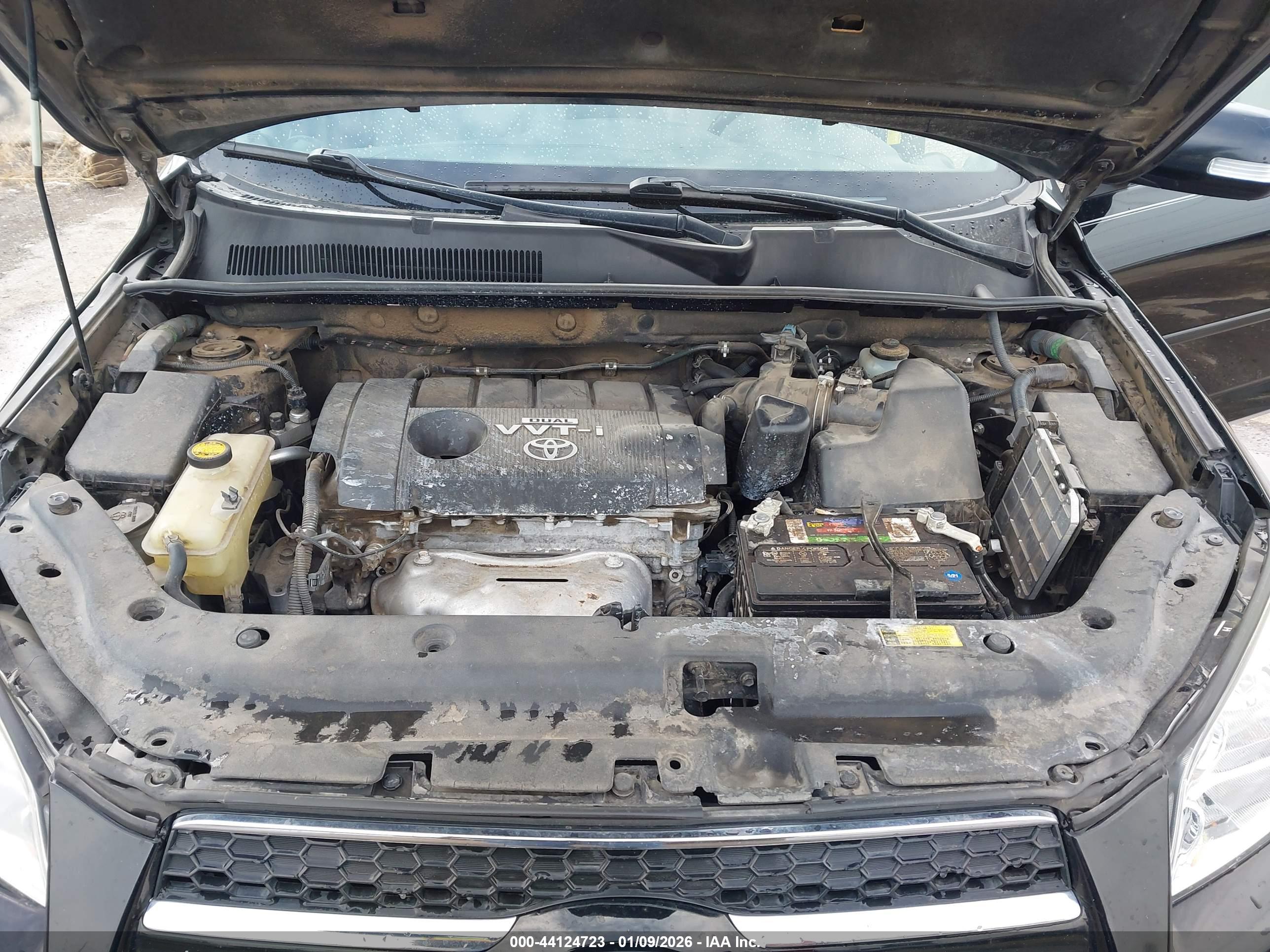 TOYOTA RAV4 image 10
