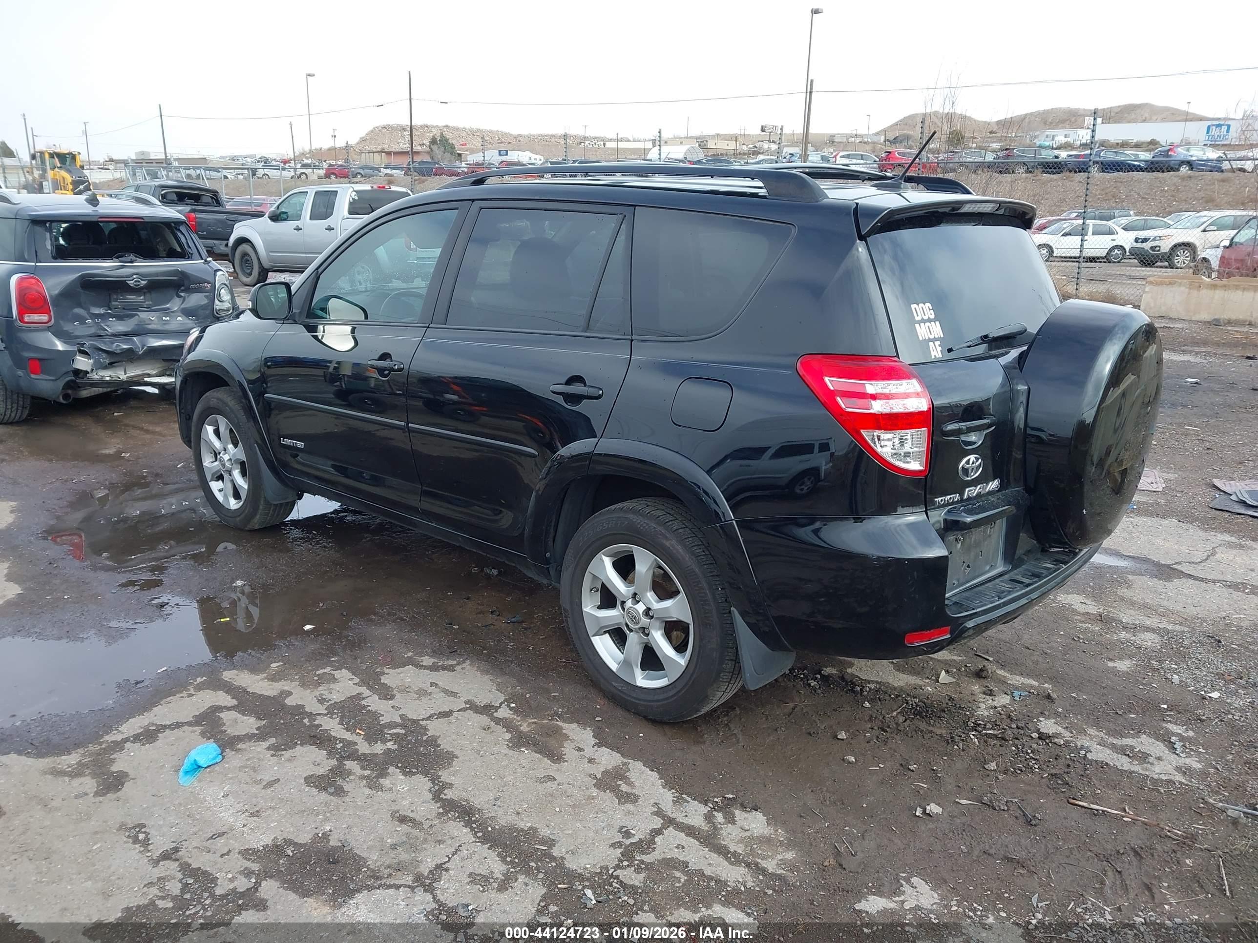 TOYOTA RAV4 image 3