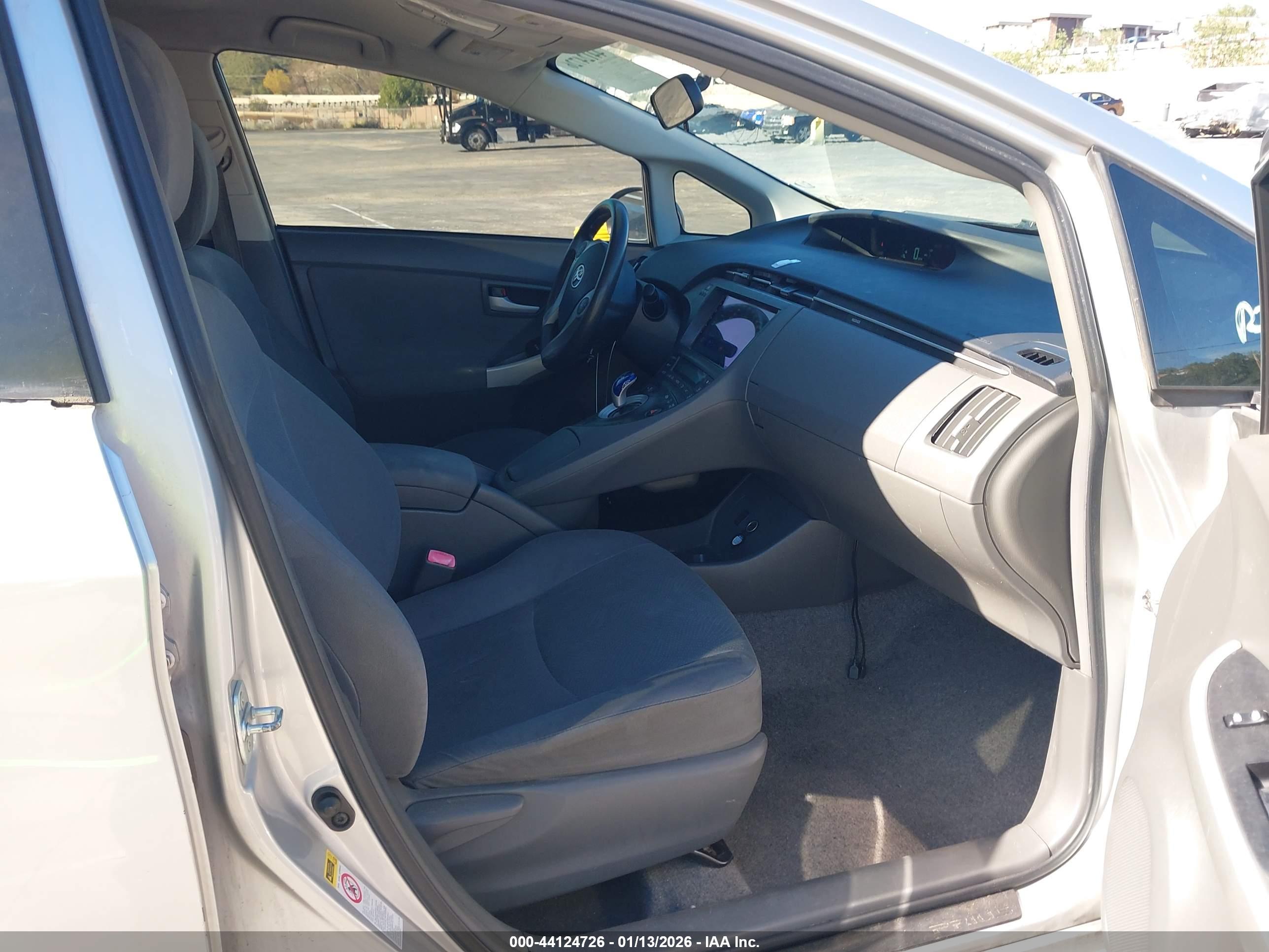 TOYOTA PRIUS image 5