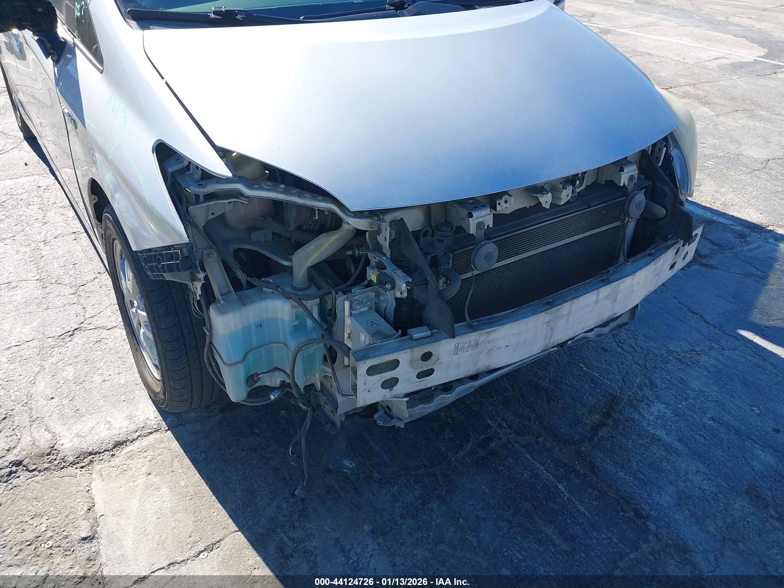 TOYOTA PRIUS image 6
