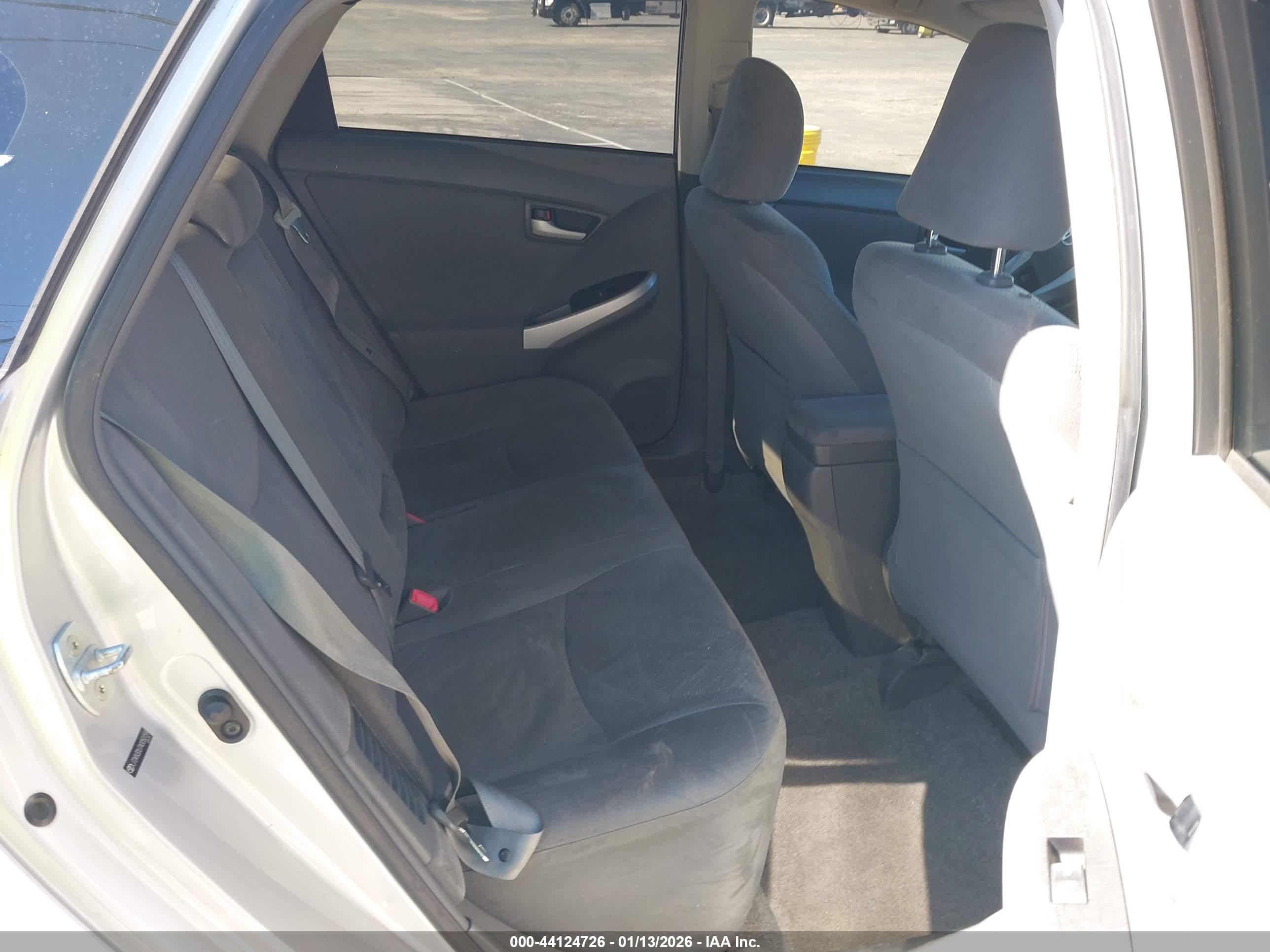 TOYOTA PRIUS image 8