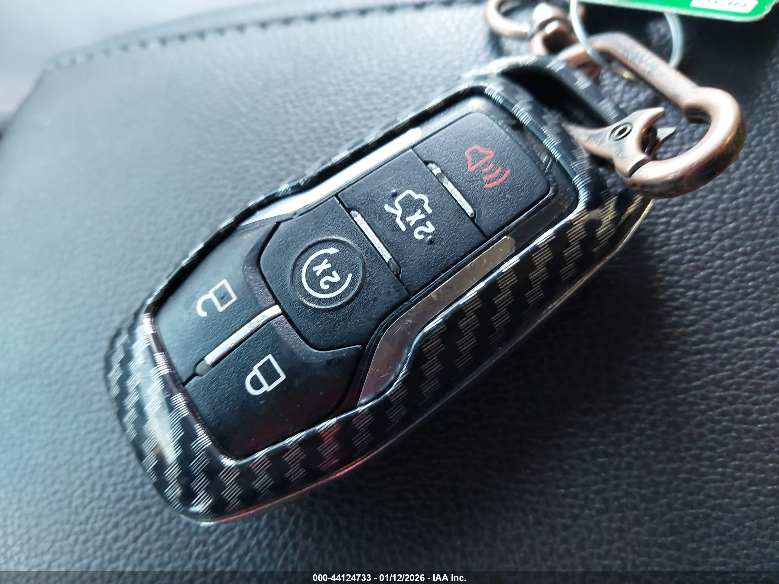 FORD FUSION image 11