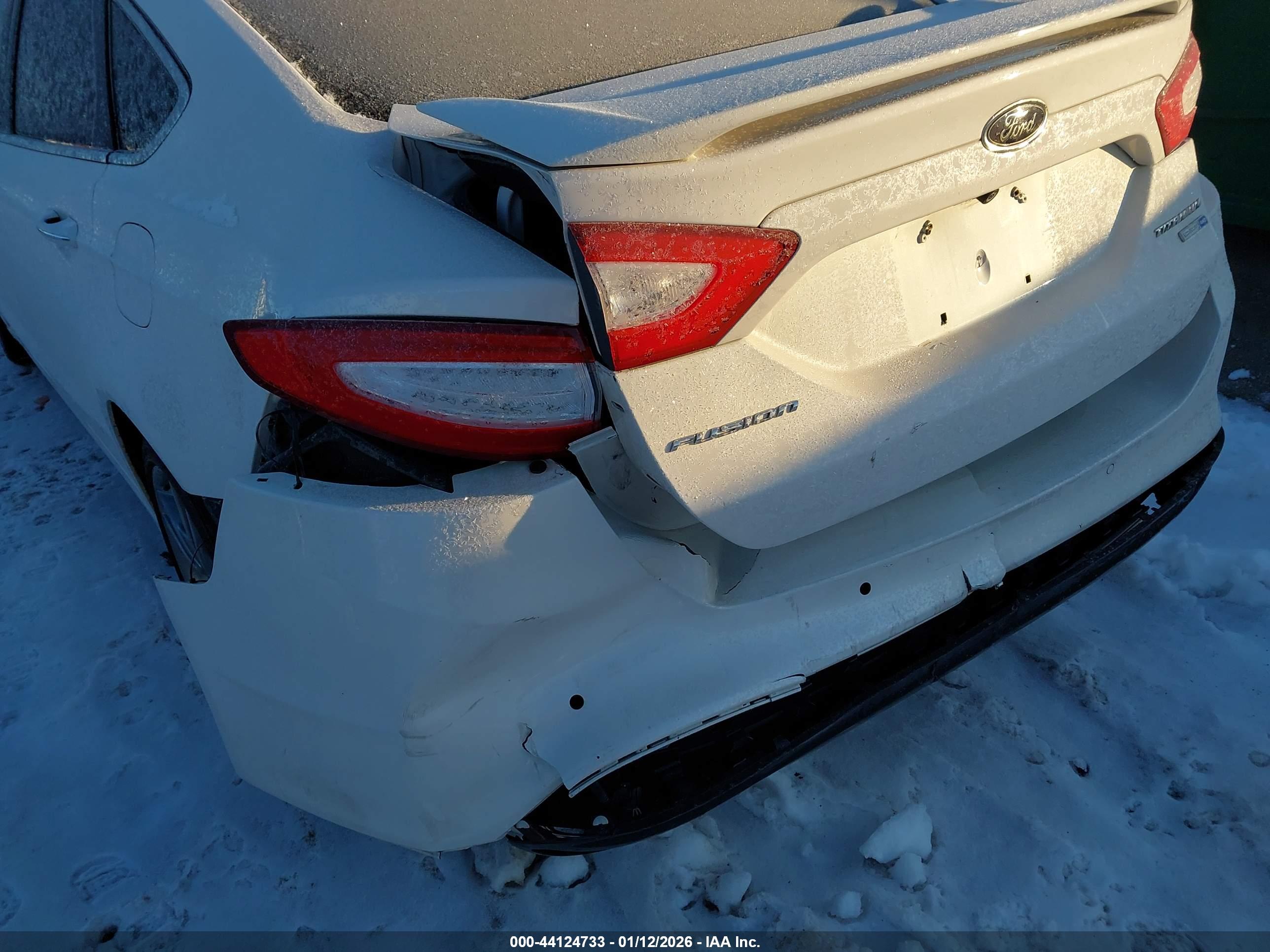 FORD FUSION image 6