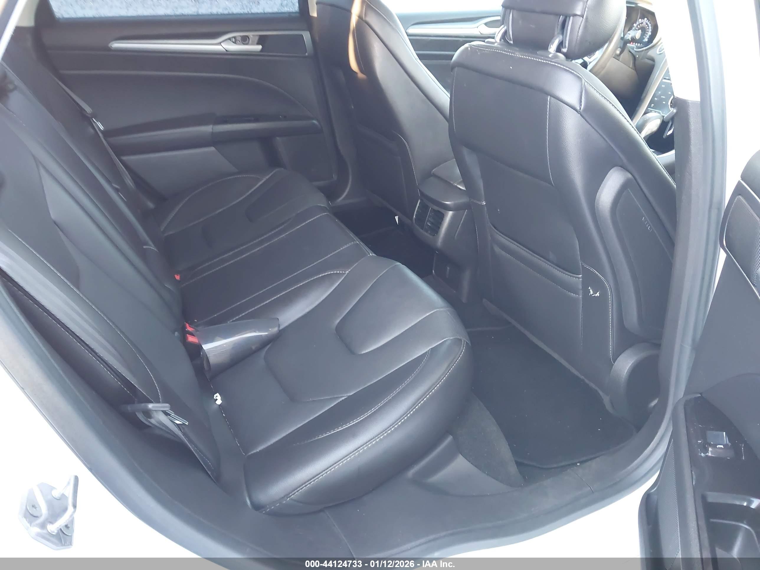 FORD FUSION image 8