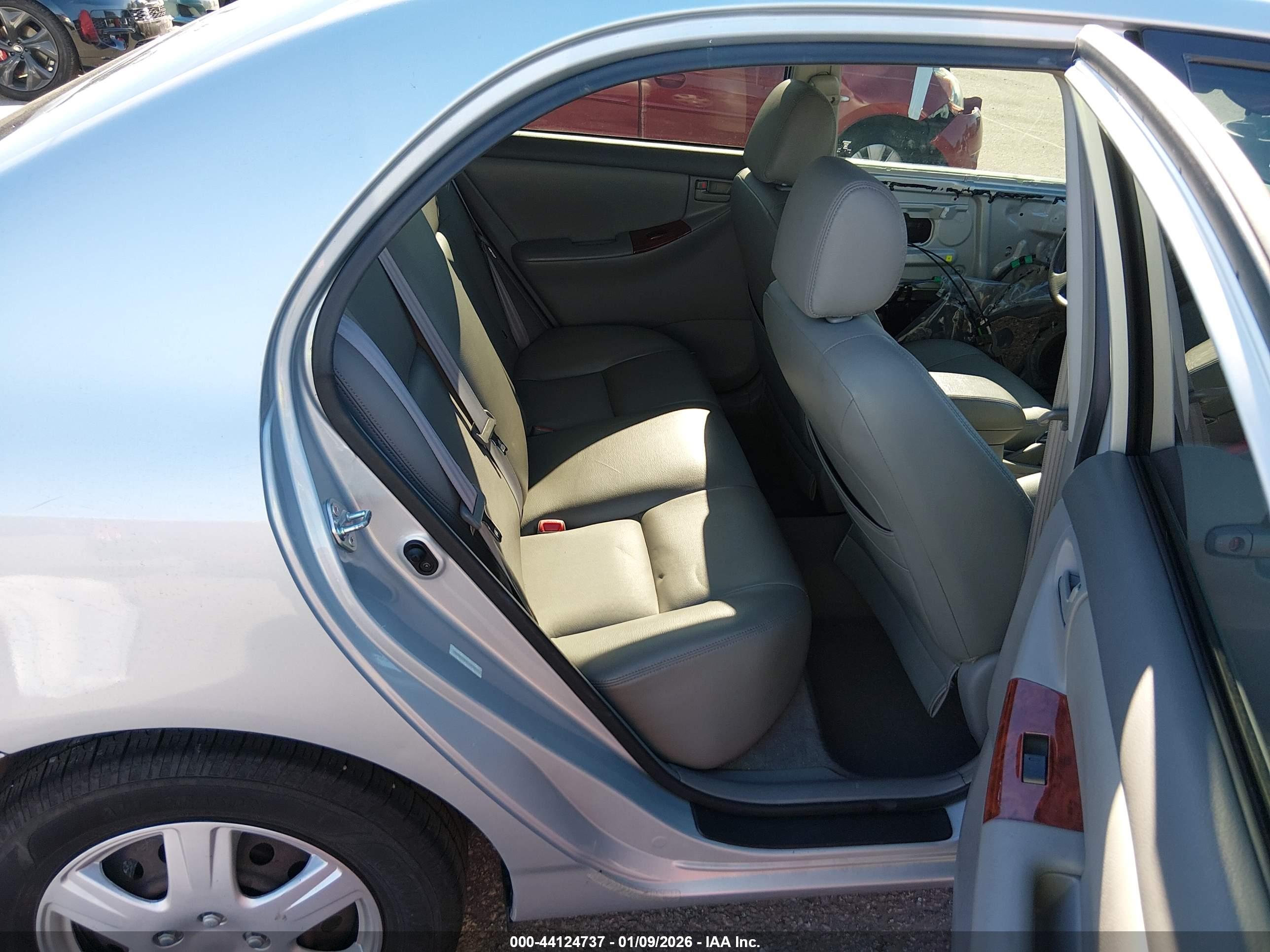 TOYOTA COROLLA image 8