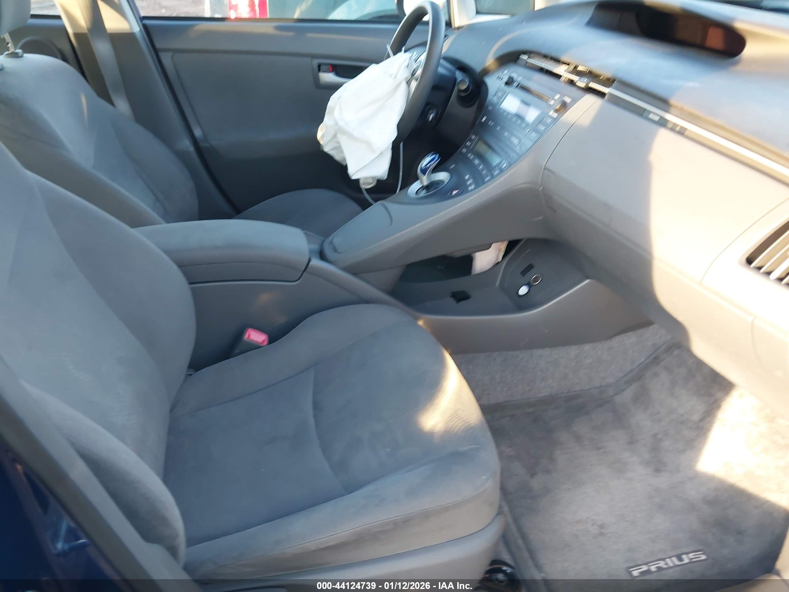 TOYOTA PRIUS image 5