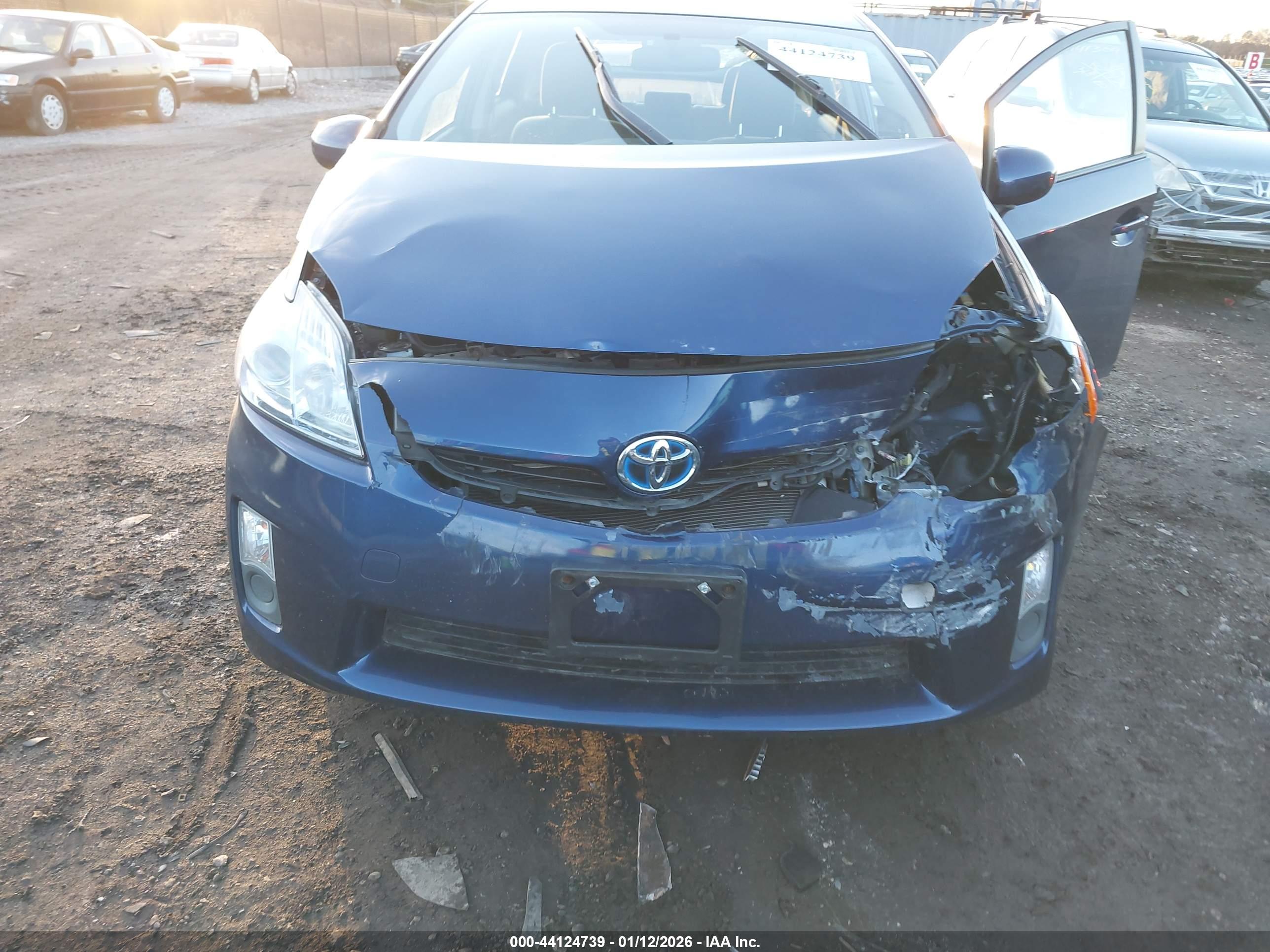 TOYOTA PRIUS image 6