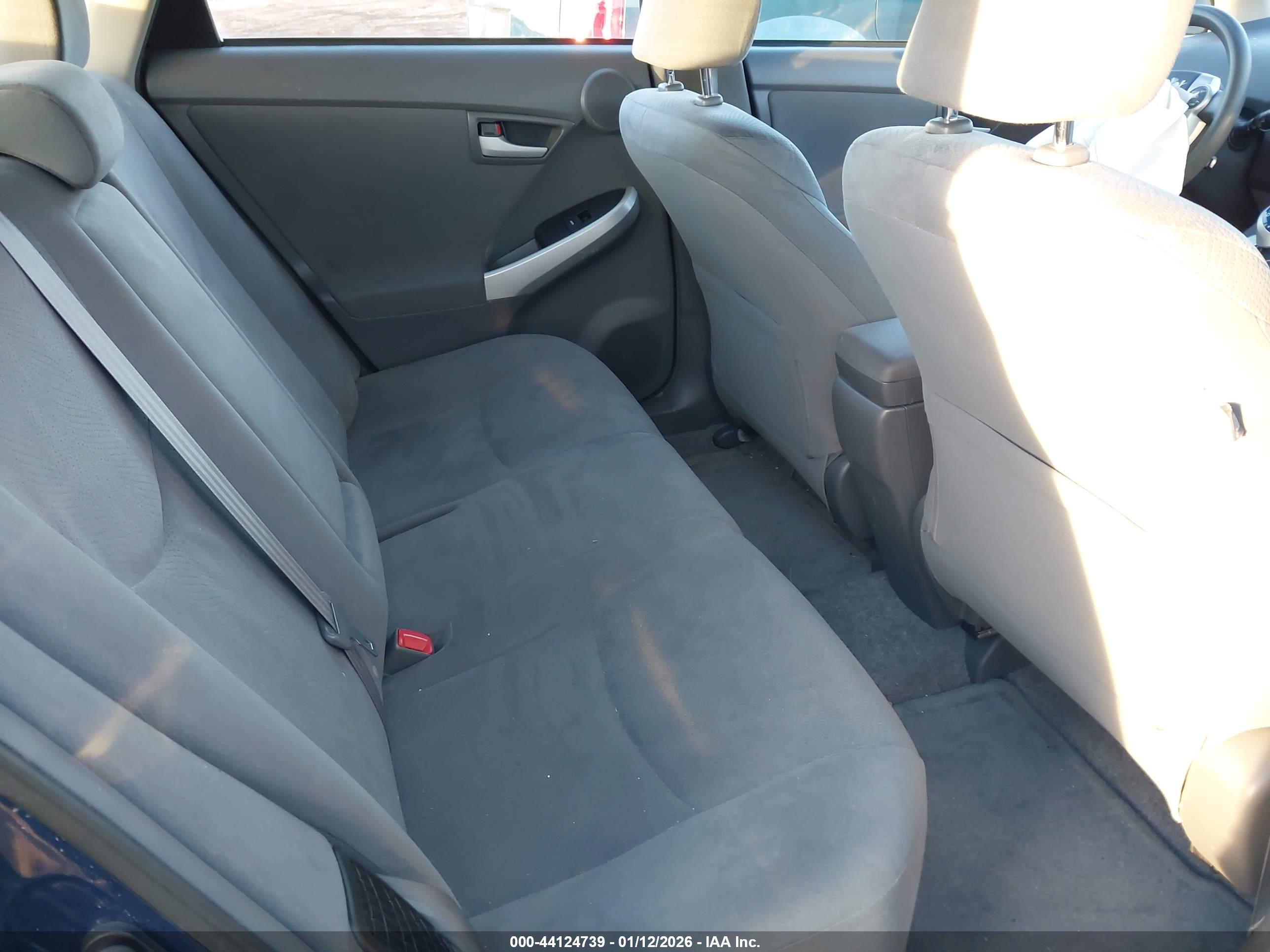 TOYOTA PRIUS image 8