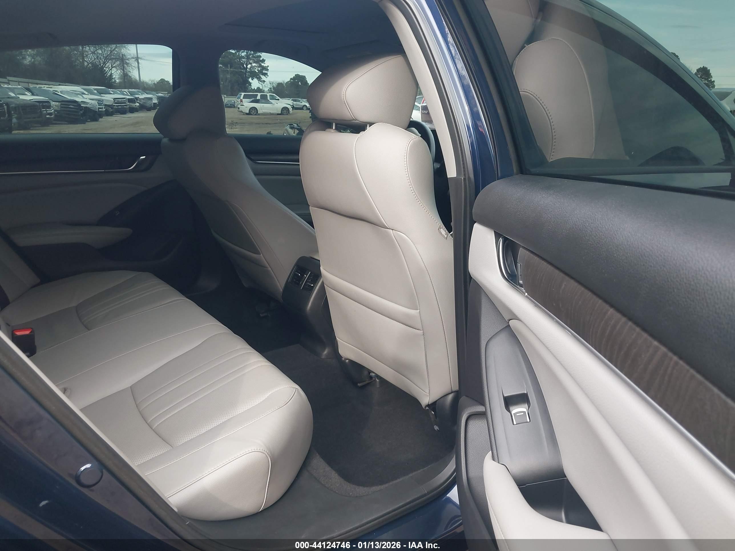 HONDA ACCORD image 8