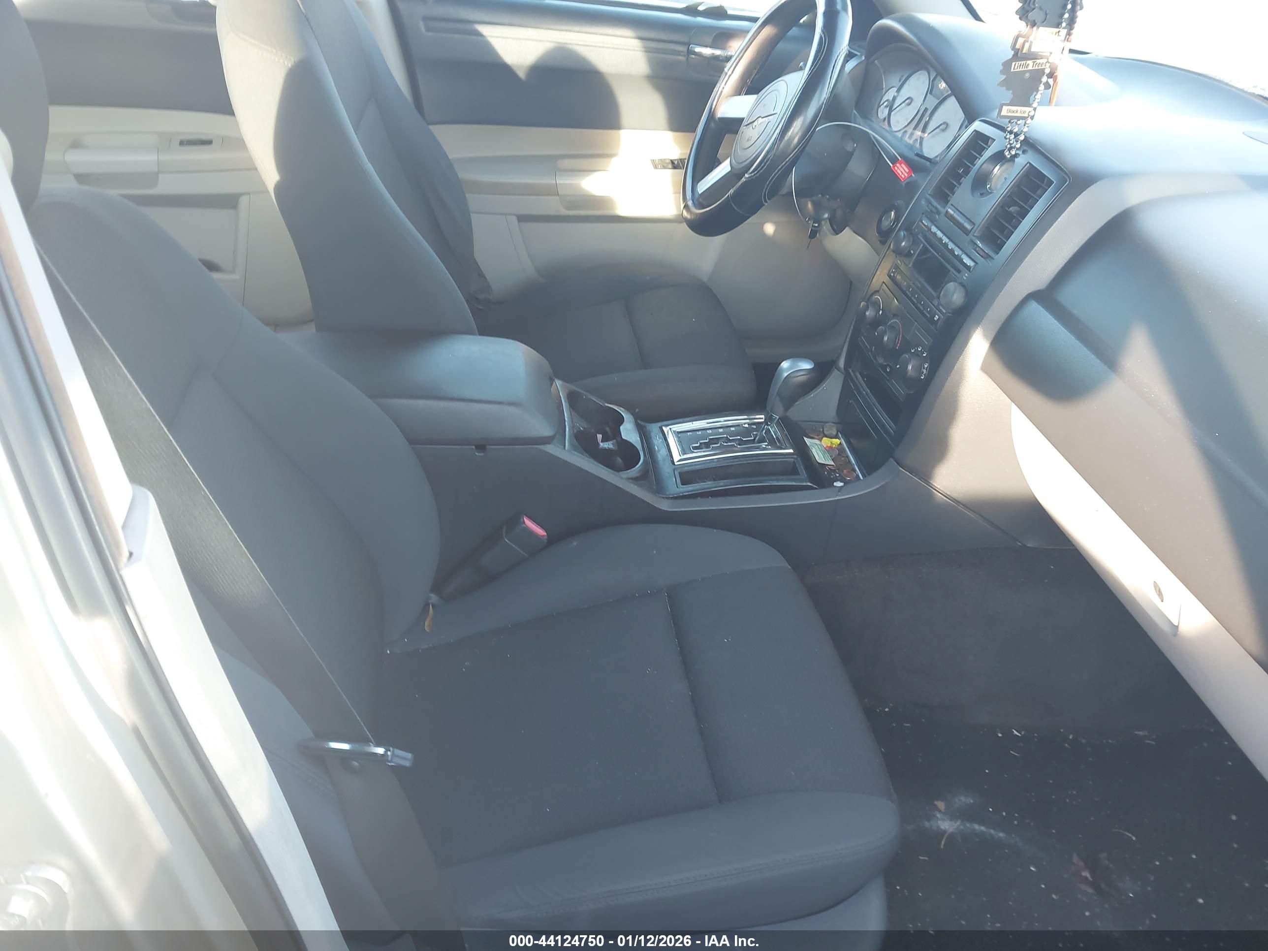 CHRYSLER 300 image 5