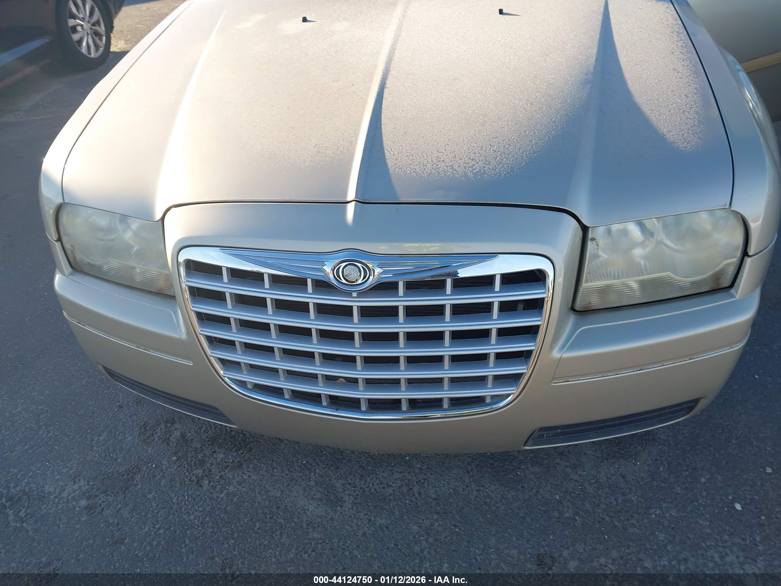 CHRYSLER 300 image 6