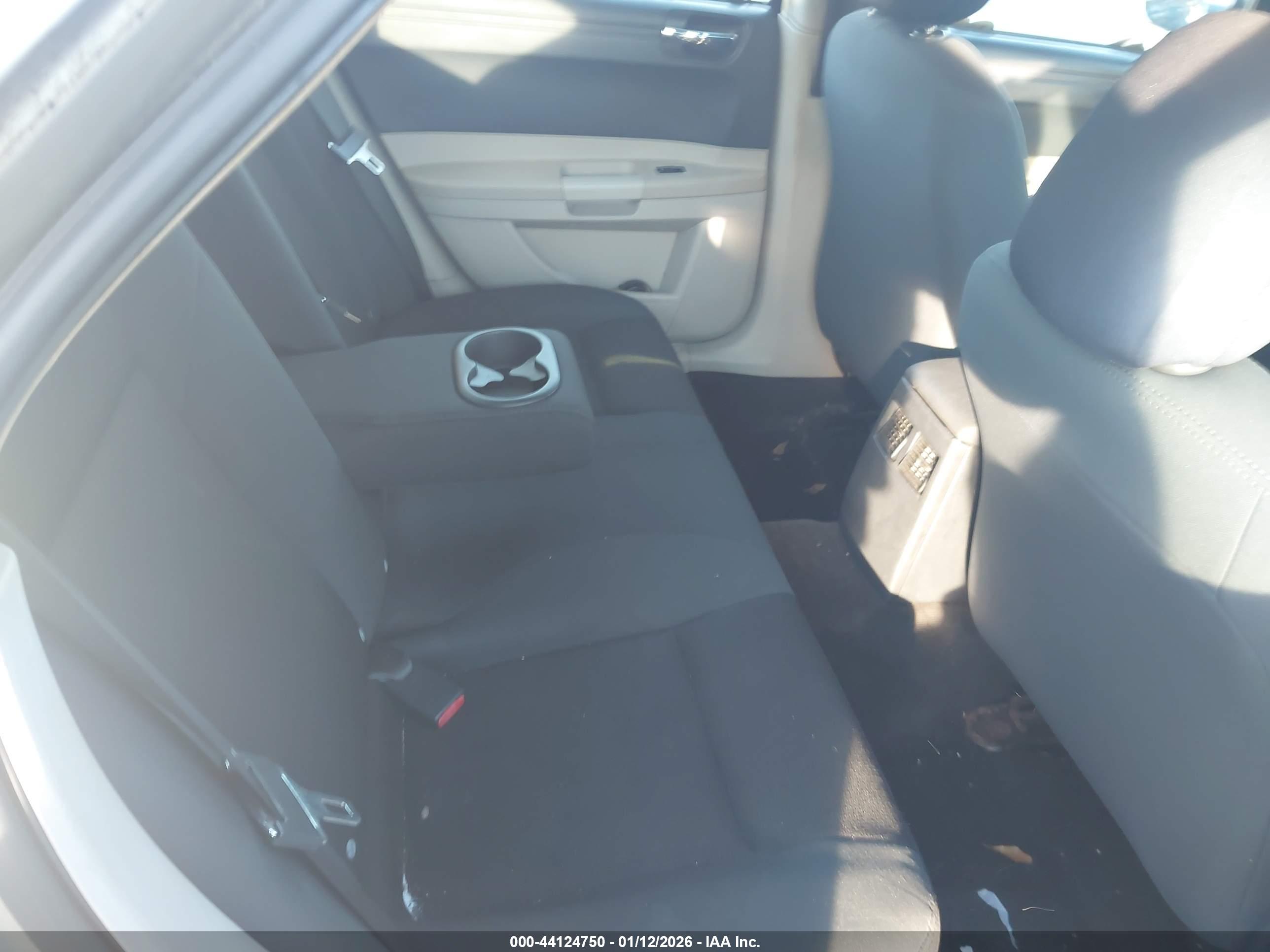 CHRYSLER 300 image 8